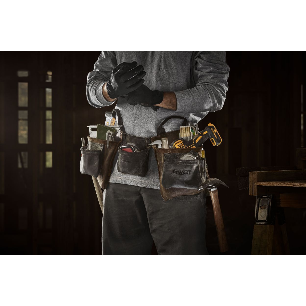 Кожаный ремень DEWALT с навесными сумками, DWST50112-1