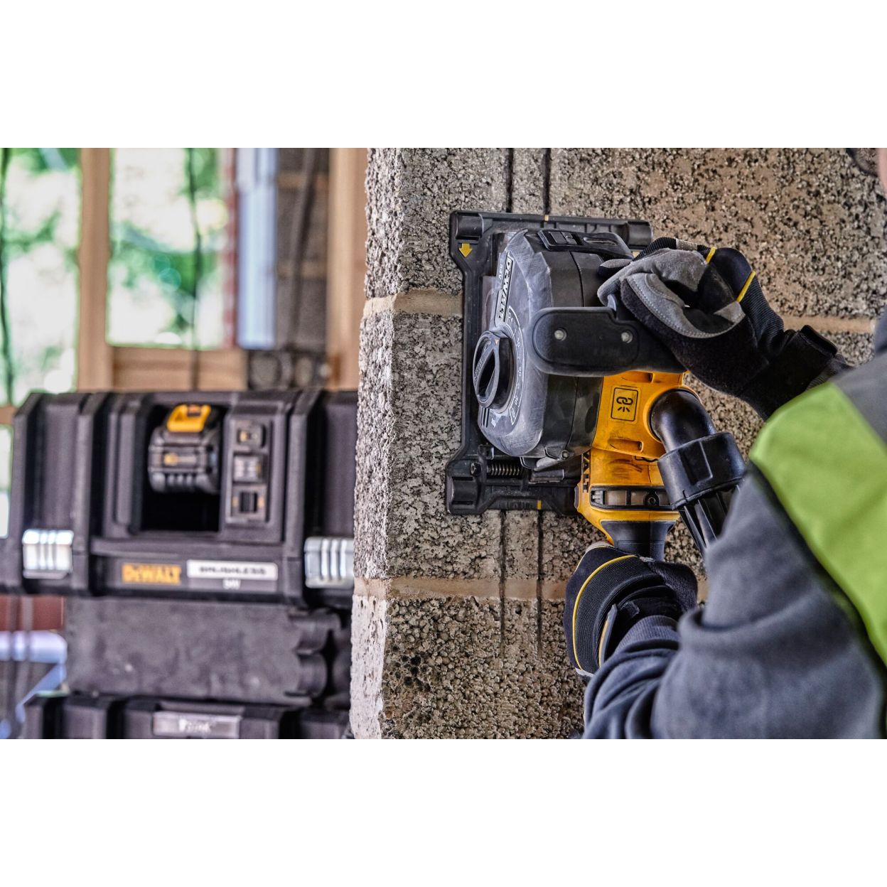 Аккумуляторный штроборез DEWALT DCG200T2, 54 В, 125 мм, 9000 об/мин, с 2 АКБ 2 Ач и ЗУ, в кейсе TSTAK (DCG200T2-QW)