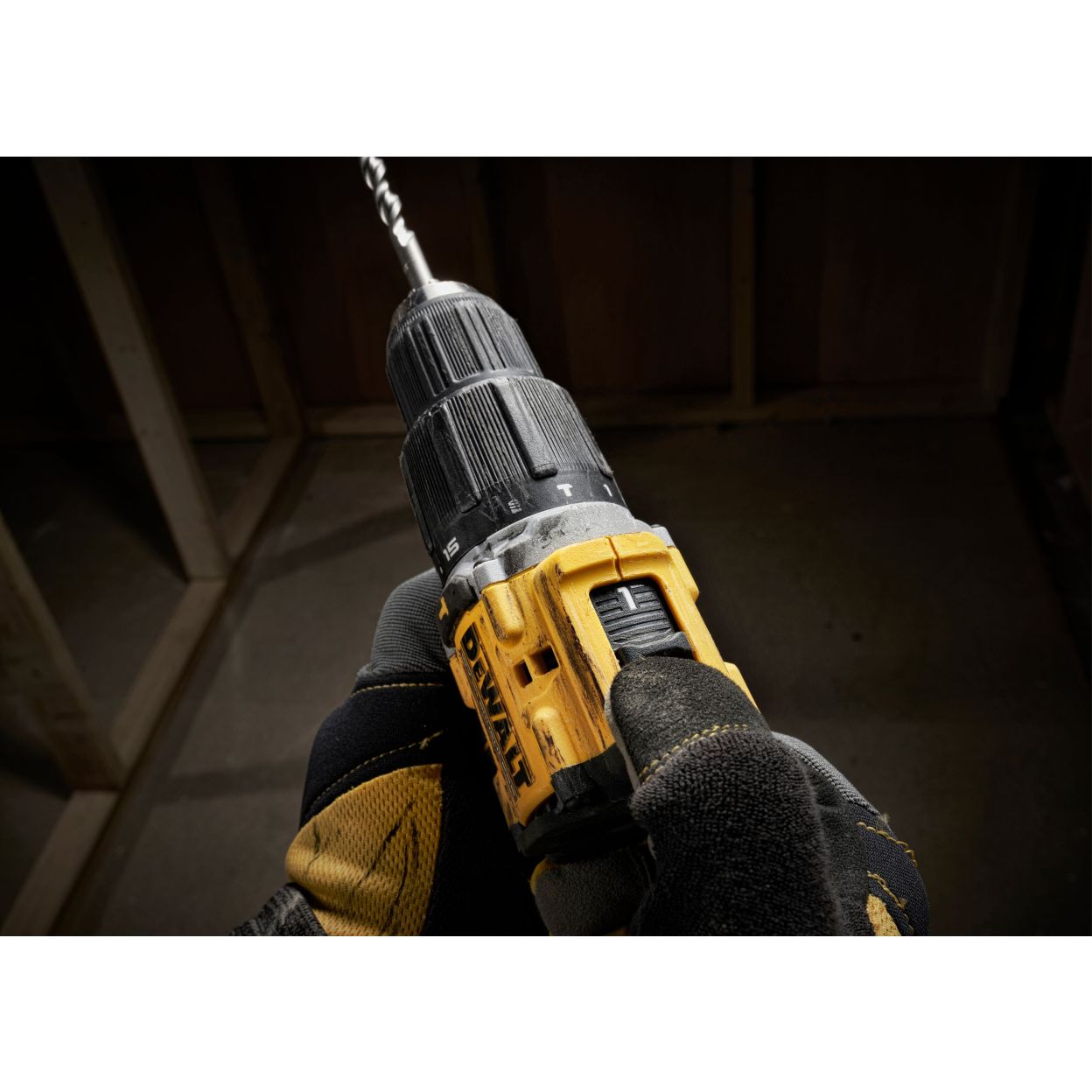 Ударная дрель-шуруповерт DEWALT DCD100YM2T, 18 В, 1650 об/мин, 28050 уд/мин, с 2 АКБ 4 Ач и ЗУ, в кейсе TSTAK (DCD100YM2T-QW)