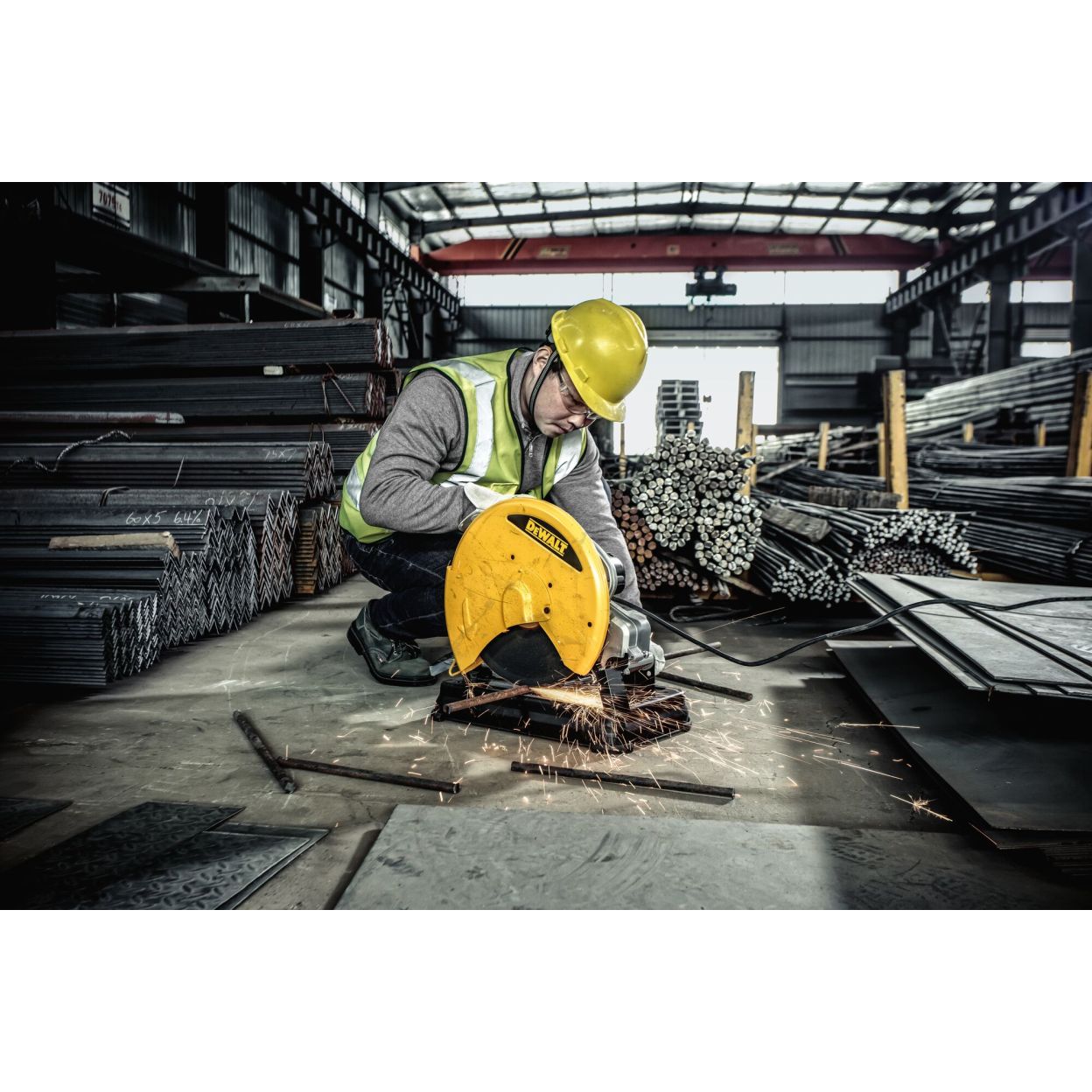 Монтажная пила DEWALT D28730, 2300 Вт, 355 мм, 4000 об/мин (D28730-QS)