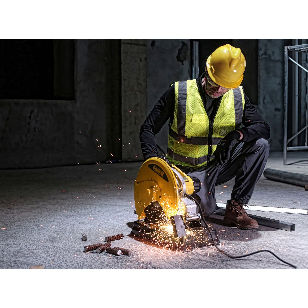 Монтажная пила DEWALT D28730, 2300 Вт, 355 мм, 4000 об/мин (D28730-QS)