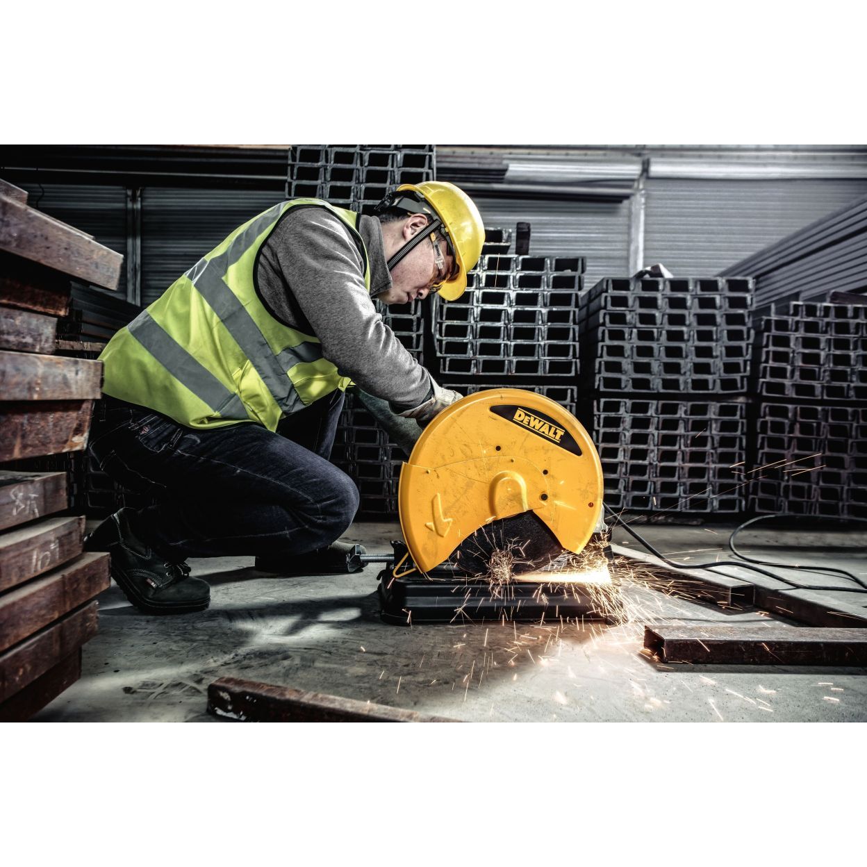 Монтажная пила DEWALT D28730, 2300 Вт, 355 мм, 4000 об/мин (D28730-QS)