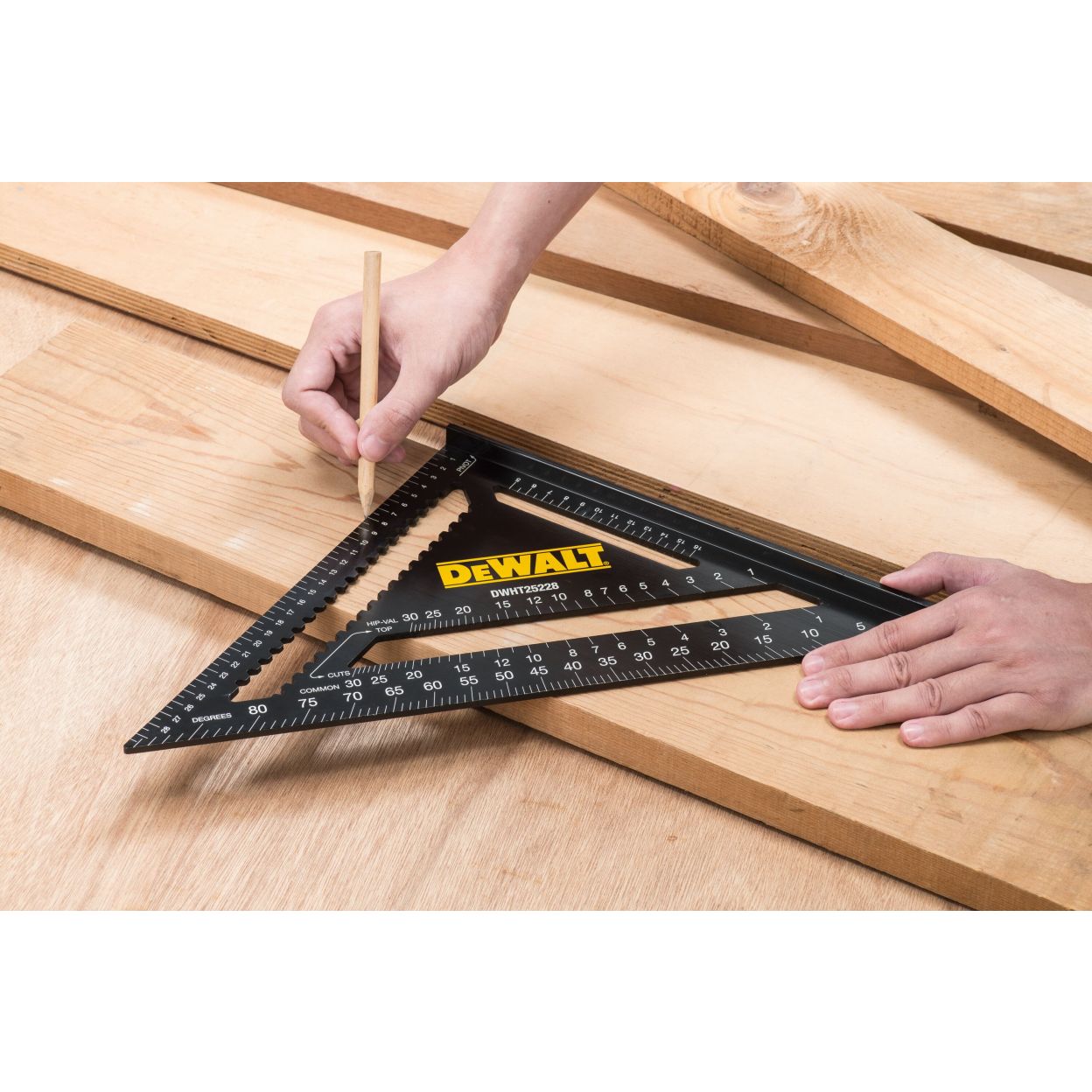 Кровельный угольник DEWALT DWHT25228-0, метрический, 30 см
