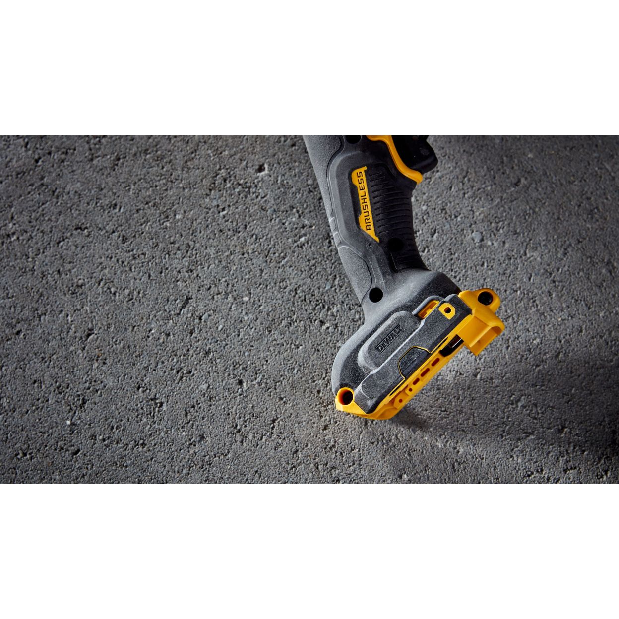 Аккумуляторная угловая шлифмашина DEWALT DCG440N, 54 В, 180 мм, 6500 об/мин, без АКБ и ЗУ (DCG440N-XJ)