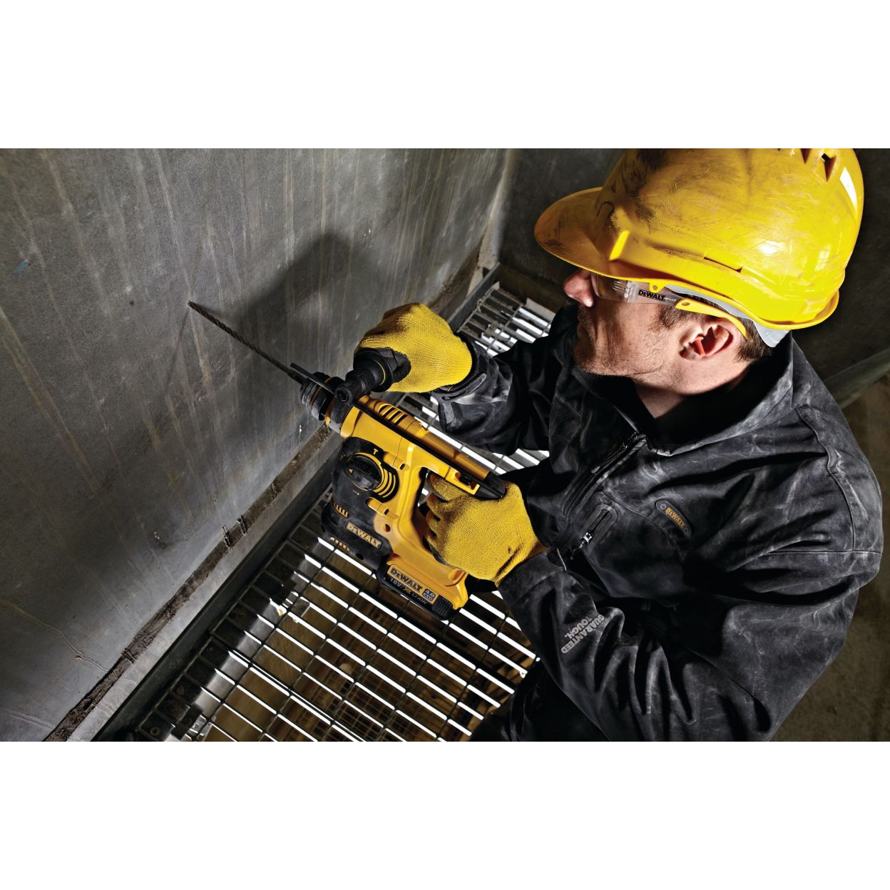 Аккумуляторный перфоратор DEWALT DCH253M1, 18 В, 2.1 Дж, 4500 уд/мин, с АКБ 4 Ач и ЗУ, в кейсе