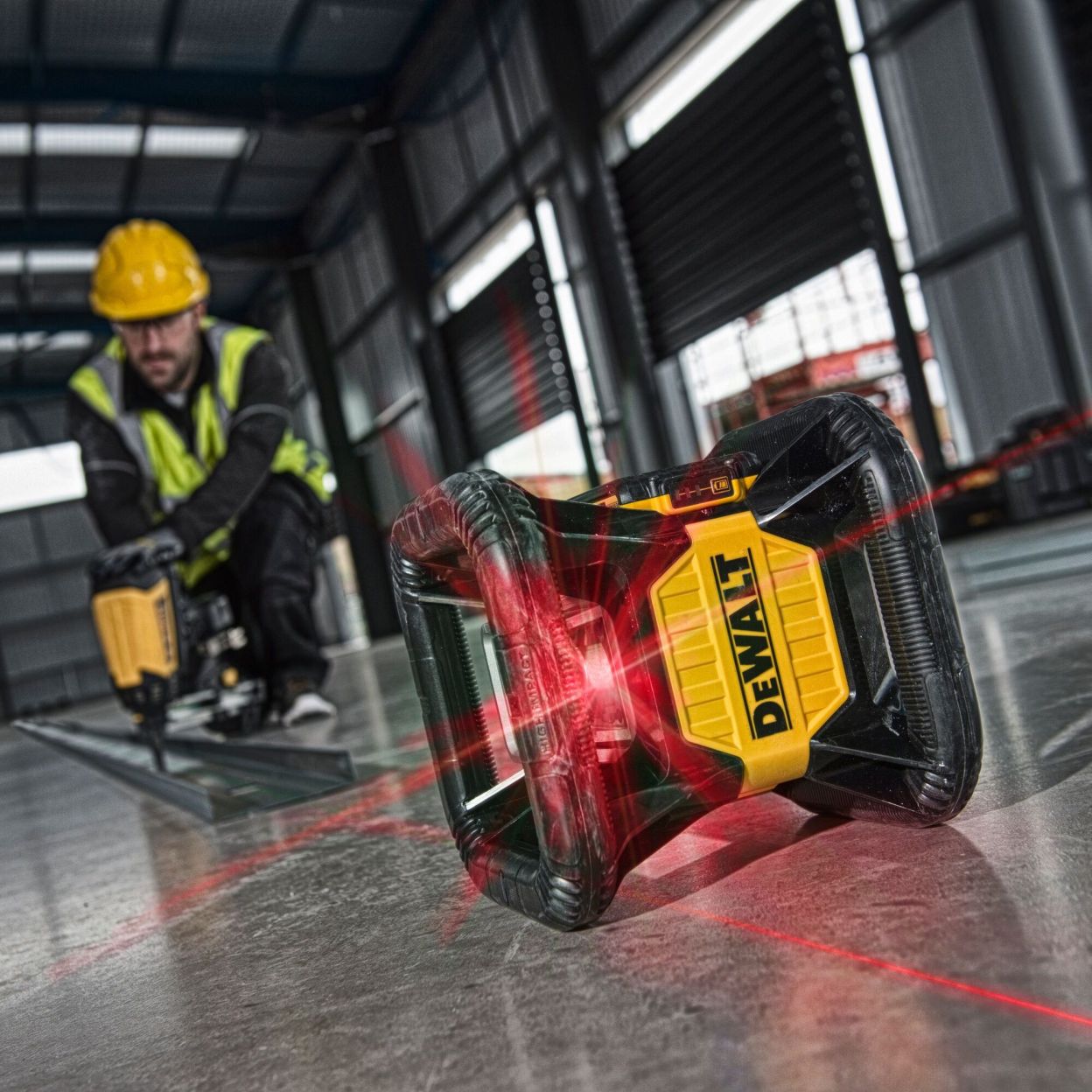 Аккумуляторный лазерный нивелир DEWALT DCE079D1R, 18 В, красный луч, 60 м, с АКБ 2 Ач и ЗУ, в кейсе TSTAK (DCE079D1R-QW)