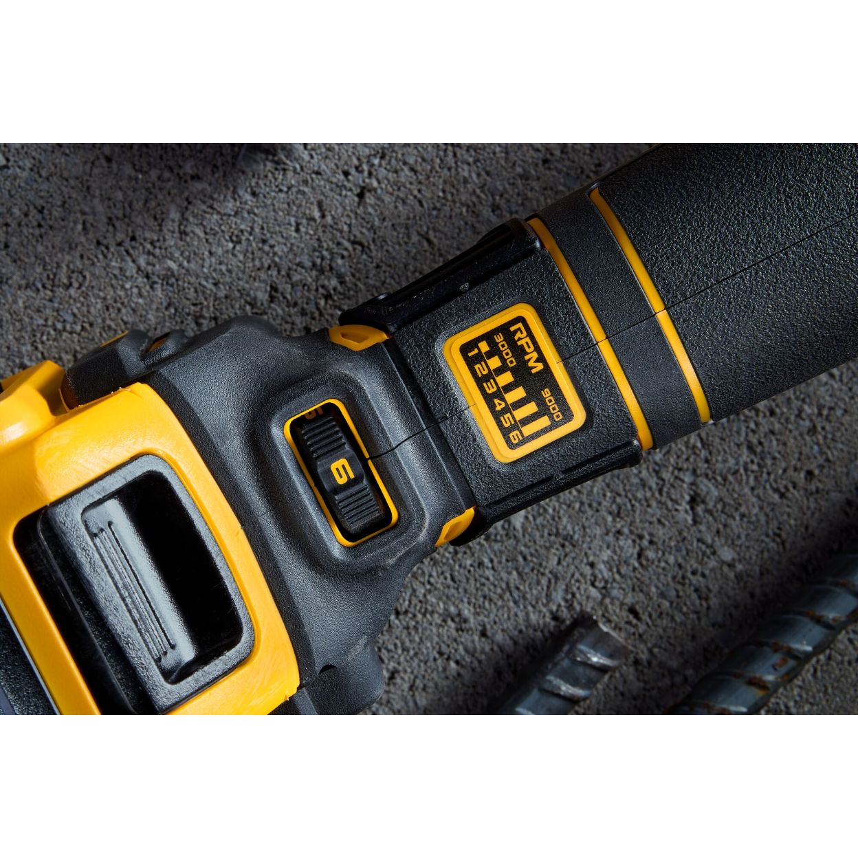 Аккумуляторная угловая шлифмашина DEWALT DCG409VST1, 18/54 В, 125 мм, 9000 об/мин, с АКБ 6 Ач и ЗУ, в кейсе TSTAK (DCG409VST1-QW)