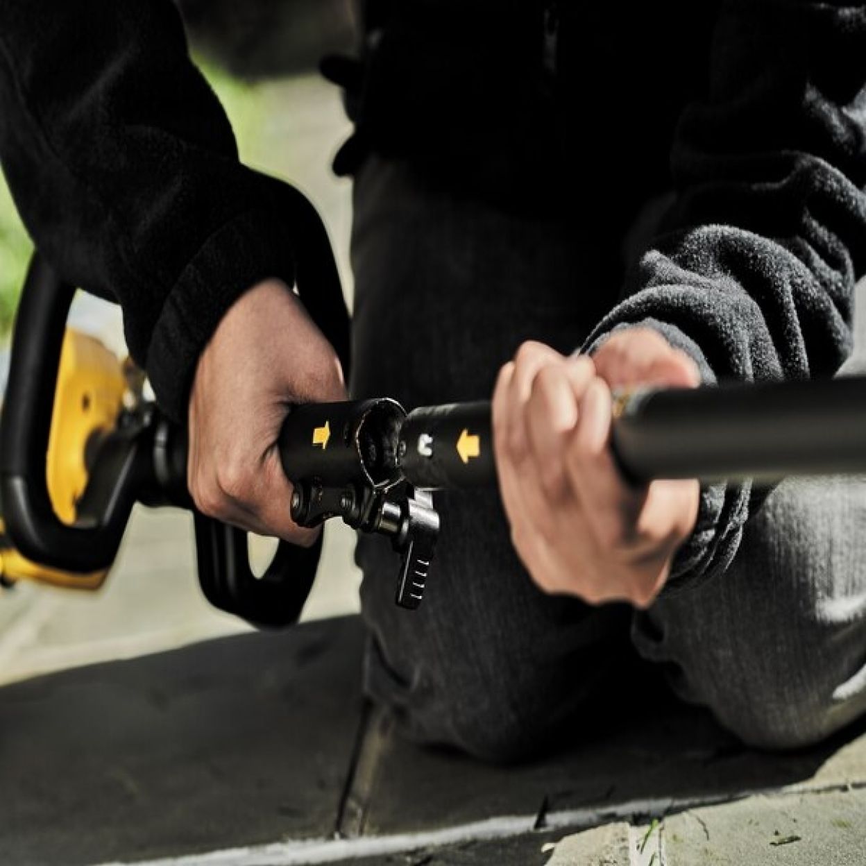 Триммер (привод + насадка) DEWALT FLEXVOLT DCMAS5713X1, 54В, 38см