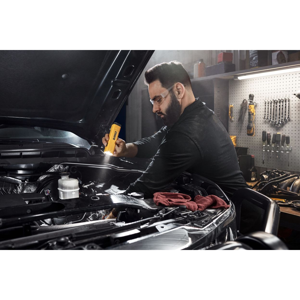 Аккумуляторный фонарь DEWALT DCL183, 3.6 В, 1000 лм, со встроенной АКБ (DCL183-XJ)