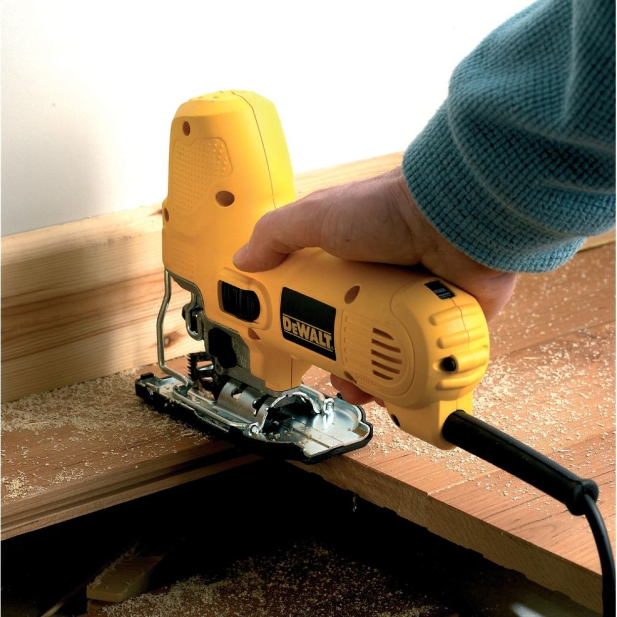 Лобзик с корпусной рукояткой DEWALT DW343K, 550 Вт