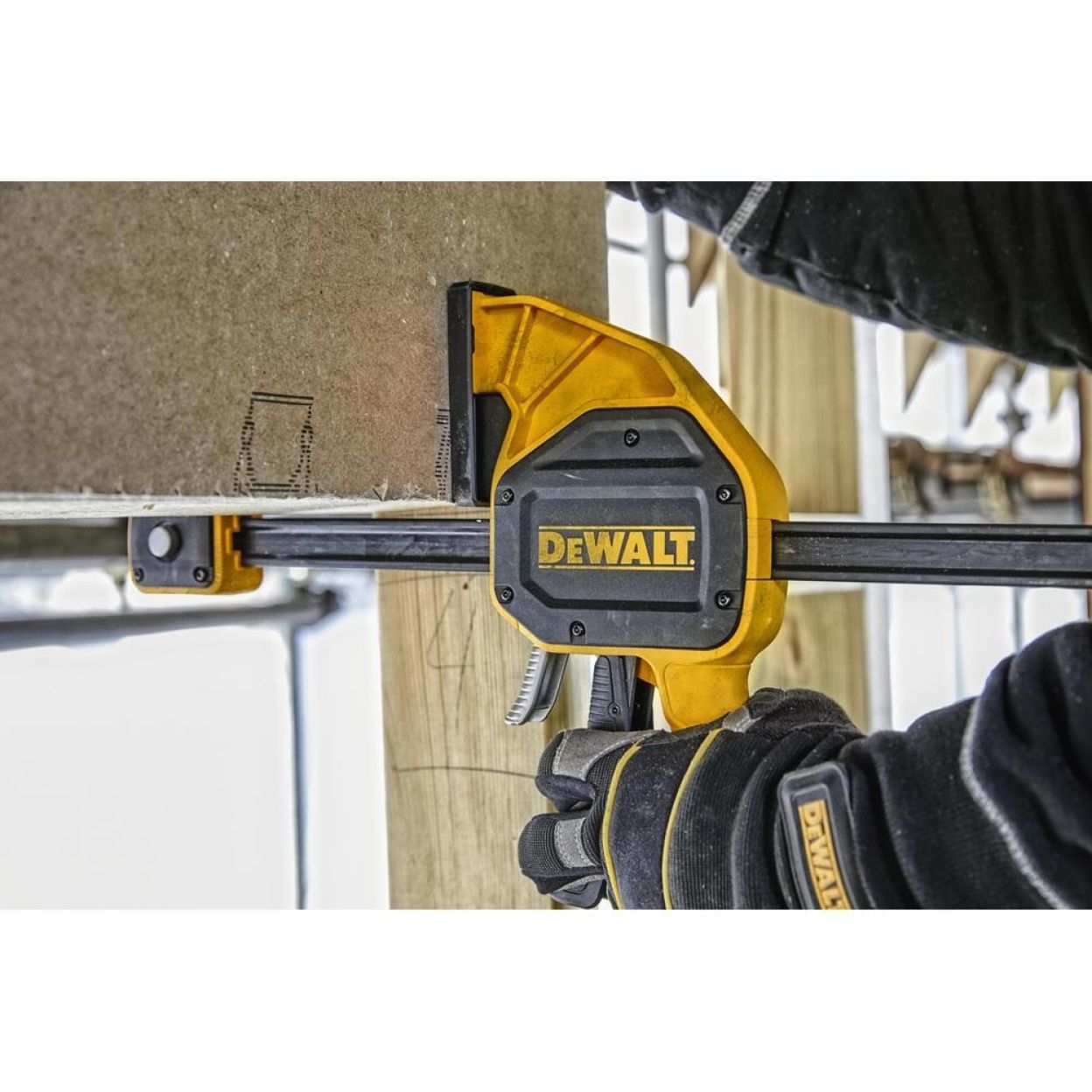 Струбцина быстрозажимная DEWALT DWHT0-83185, XL, 300 мм.