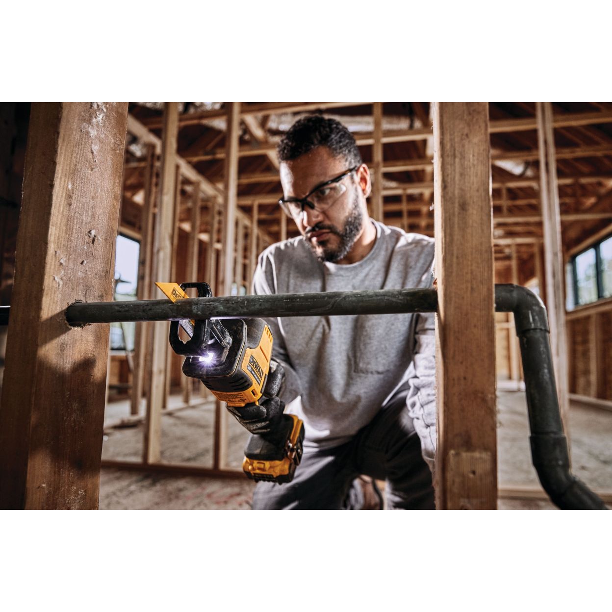 Аккумуляторная сабельная пила DEWALT DCS369N, 18 В, 2800 ход/мин, 16 мм, без АКБ и ЗУ (DCS369N-XJ)