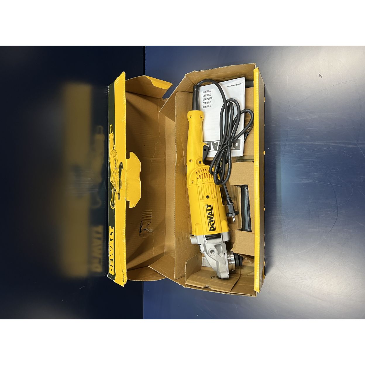 Угловая шлифмашина DEWALT DWE494, 2200 Вт, 230 мм, 6600 об/мин, (УЦЕНЕННЫЙ ТОВАР) (DWE494-QS/U)