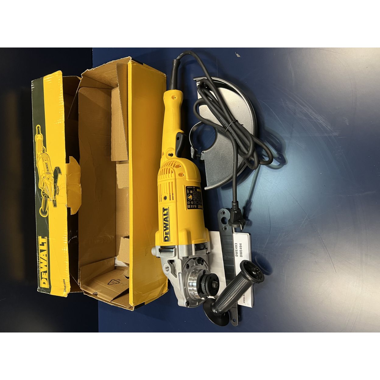 Угловая шлифмашина DEWALT DWE494, 2200 Вт, 230 мм, 6600 об/мин, (УЦЕНЕННЫЙ ТОВАР) (DWE494-QS/U)