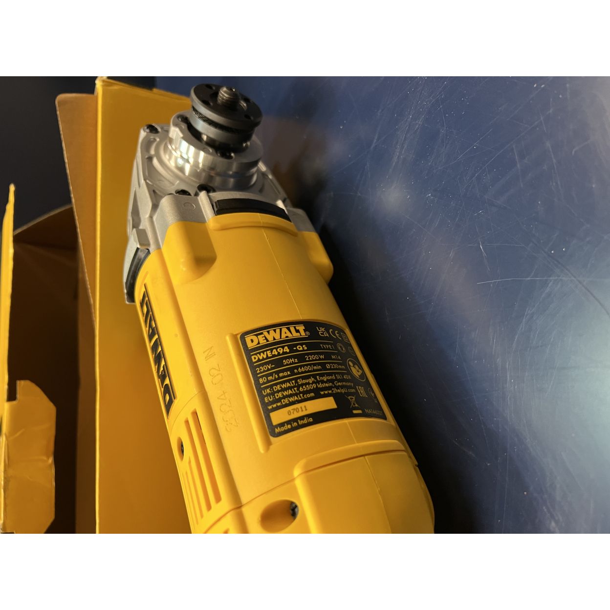 Угловая шлифмашина DEWALT DWE494, 2200 Вт, 230 мм, 6600 об/мин, (УЦЕНЕННЫЙ ТОВАР) (DWE494-QS/U)