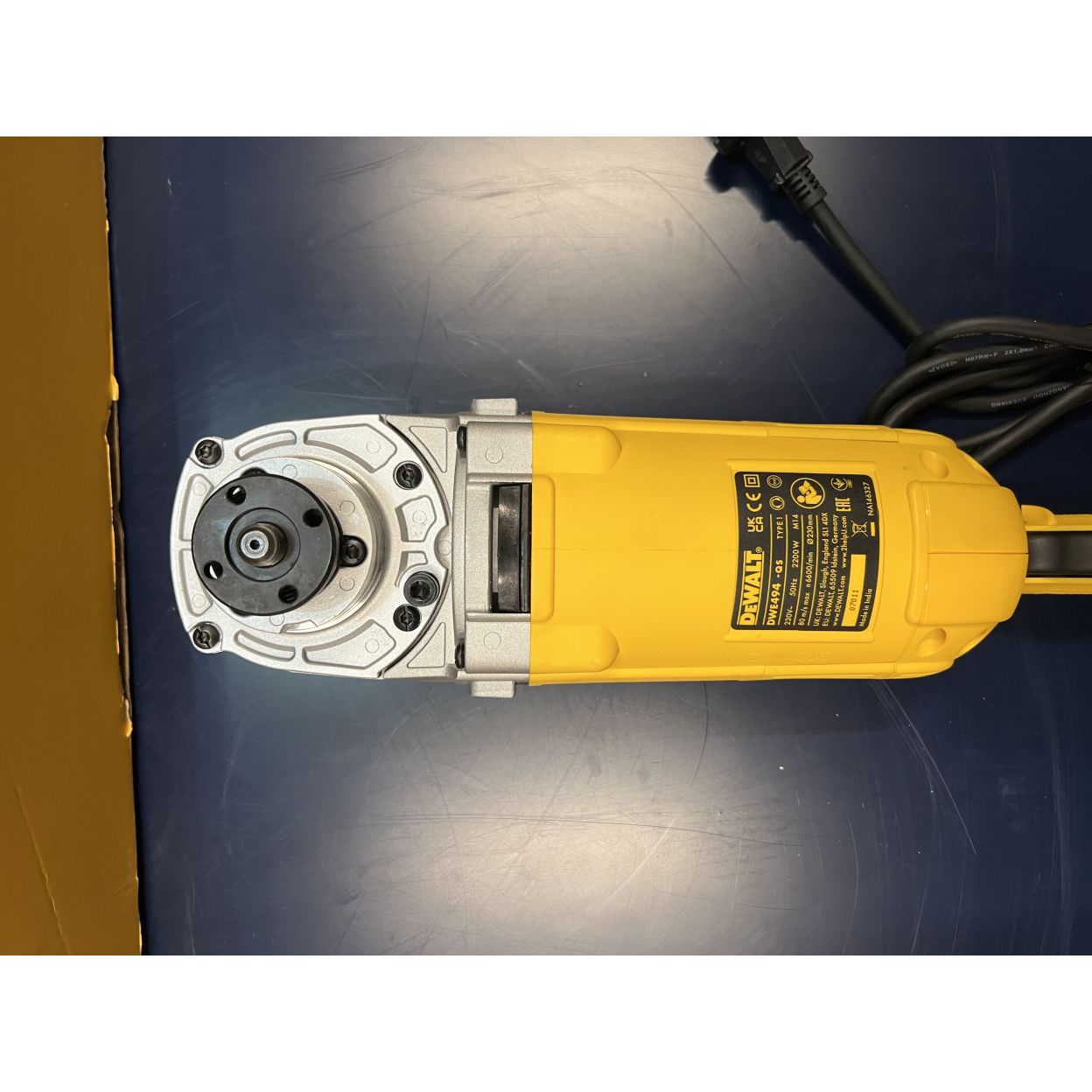 Угловая шлифмашина DEWALT DWE494, 2200 Вт, 230 мм, 6600 об/мин, (УЦЕНЕННЫЙ ТОВАР) (DWE494-QS/U)