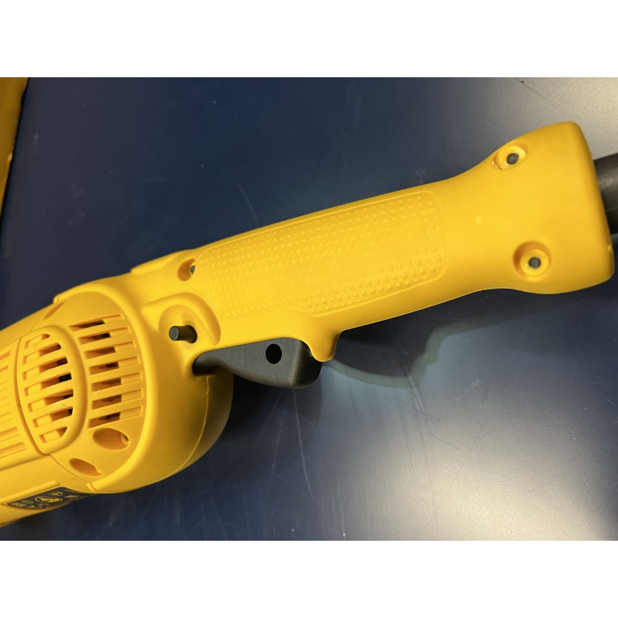 Угловая шлифмашина DEWALT DWE494, 2200 Вт, 230 мм, 6600 об/мин, (УЦЕНЕННЫЙ ТОВАР) (DWE494-QS/U)