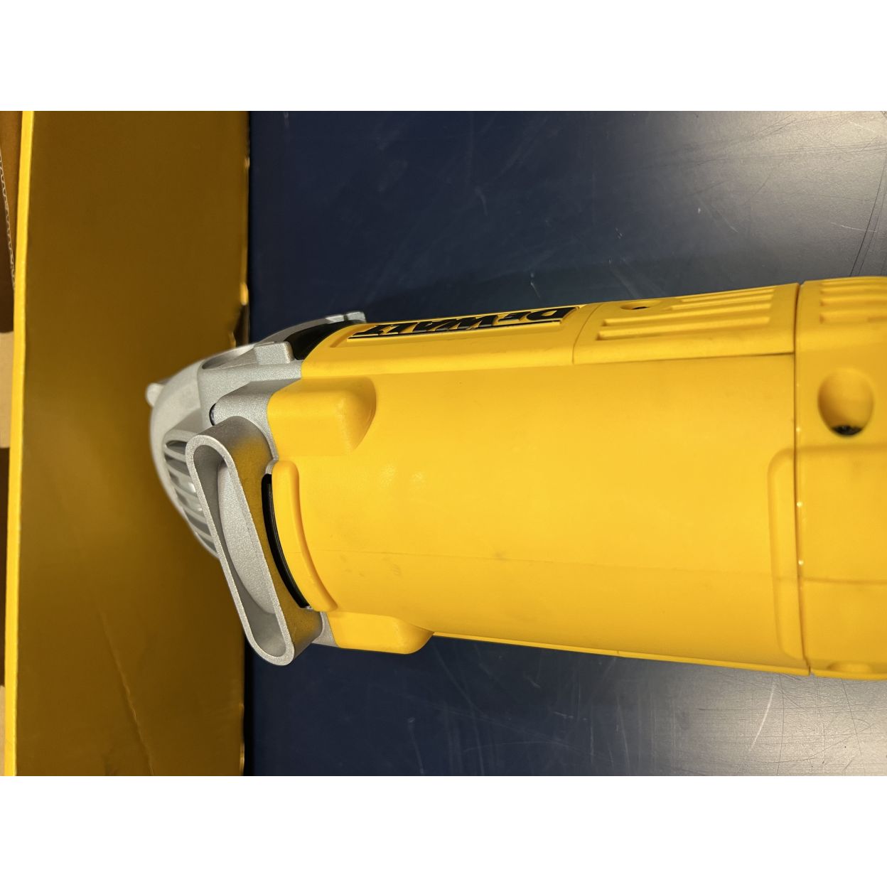 Угловая шлифмашина DEWALT DWE494, 2200 Вт, 230 мм, 6600 об/мин, (УЦЕНЕННЫЙ ТОВАР) (DWE494-QS/U)