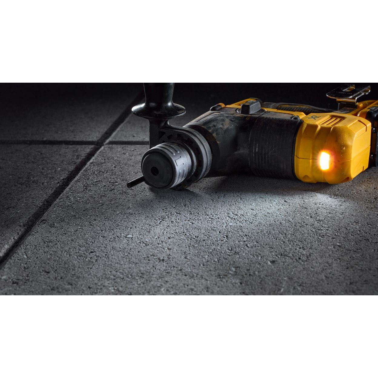 Аккумуляторный перфоратор DEWALT DCH072L2, 12 В, 1.2 Дж, 4280 уд/мин, с 2 АКБ 3 Ач и ЗУ, в кейсе TSTAK (УЦЕНЕННЫЙ ТОВАР) (DCH072L2-QW/U)