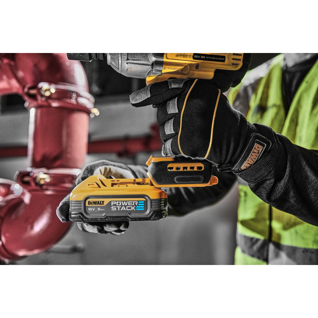 Аккумуляторный гайковерт DEWALT DCF900P2G, 18 В, 1898 Нм, 2200 уд/мин, с 2 АКБ 5 Ач и ЗУ, в кейсе (DCF900H2T-QW)