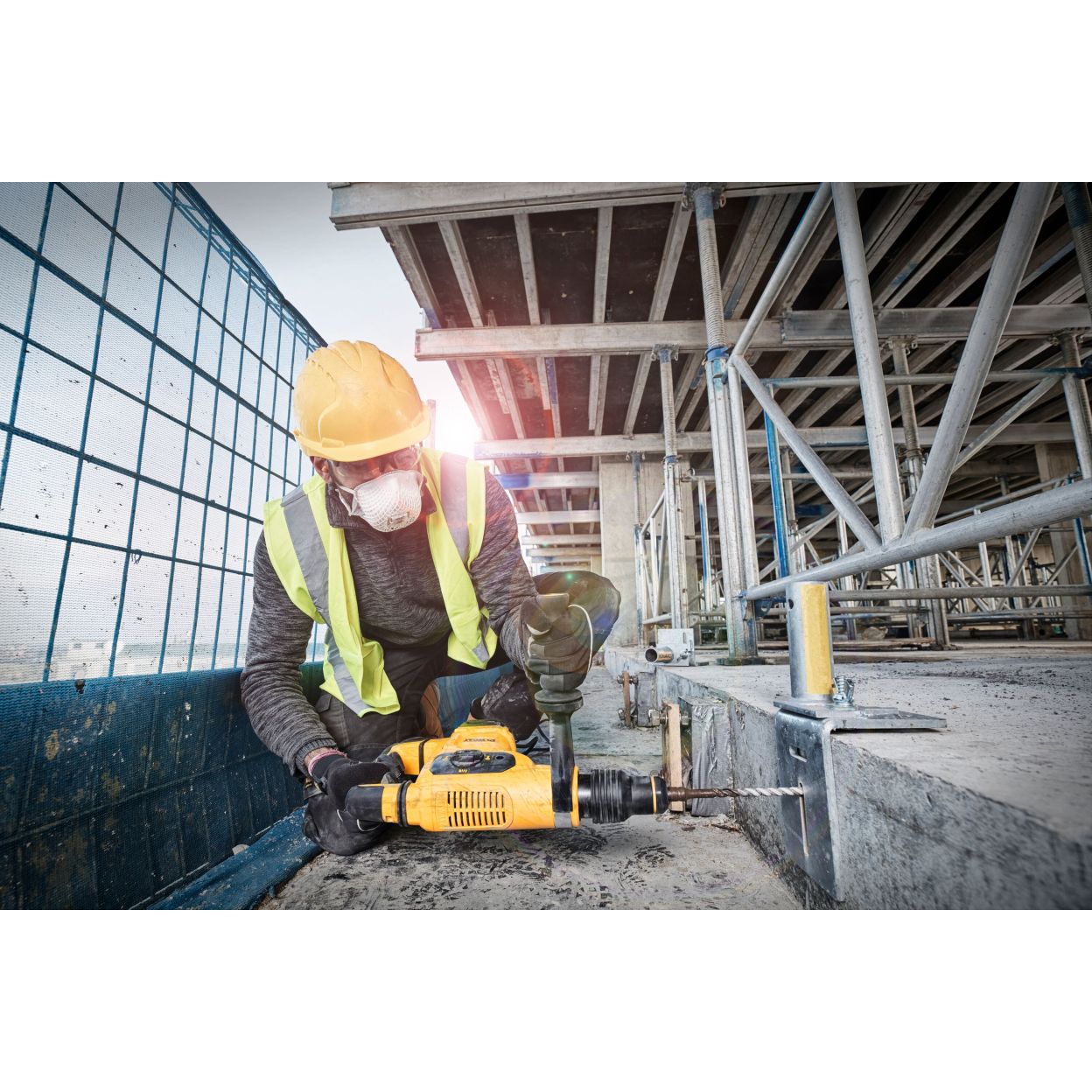 Отбойный молоток DEWALT D25810K, 1050 Вт, 7.1 Дж, 3150 уд/мин, в кейсе (D25810K-QS)