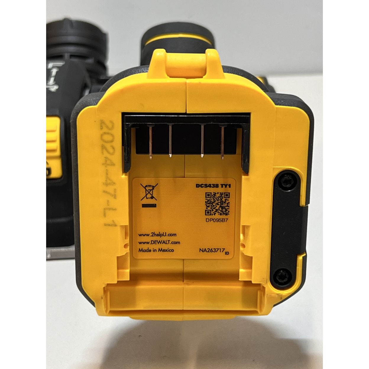 Аккумуляторная отрезная машина DEWALT DCS438N, 18 В, 76 мм, 20000 об/мин, без АКБ и ЗУ (УЦЕНЕННЫЙ ТОВАР) (DCS438N-XJ/U)