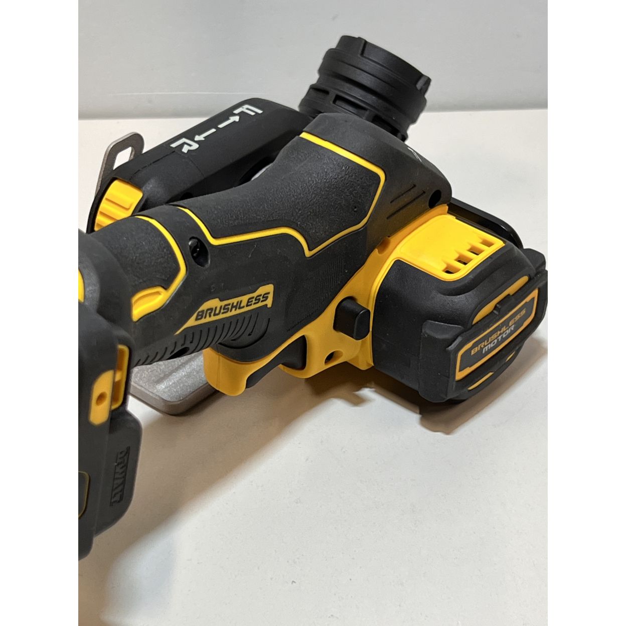 Аккумуляторная отрезная машина DEWALT DCS438N, 18 В, 76 мм, 20000 об/мин, без АКБ и ЗУ (УЦЕНЕННЫЙ ТОВАР) (DCS438N-XJ/U)