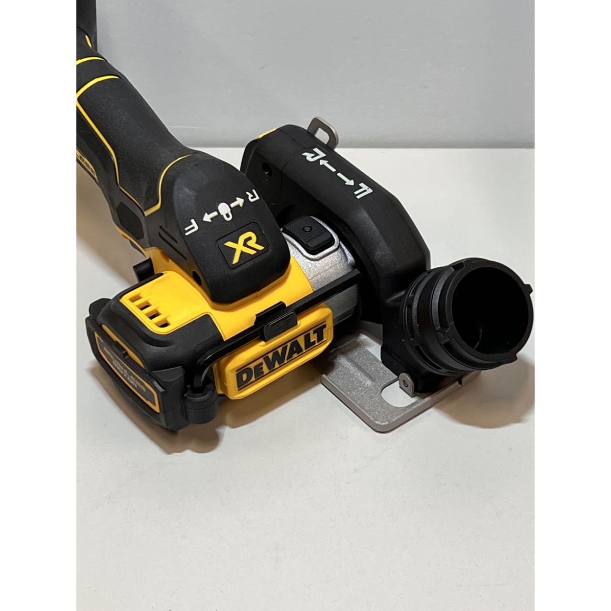 Аккумуляторная отрезная машина DEWALT DCS438N, 18 В, 76 мм, 20000 об/мин, без АКБ и ЗУ (УЦЕНЕННЫЙ ТОВАР) (DCS438N-XJ/U)