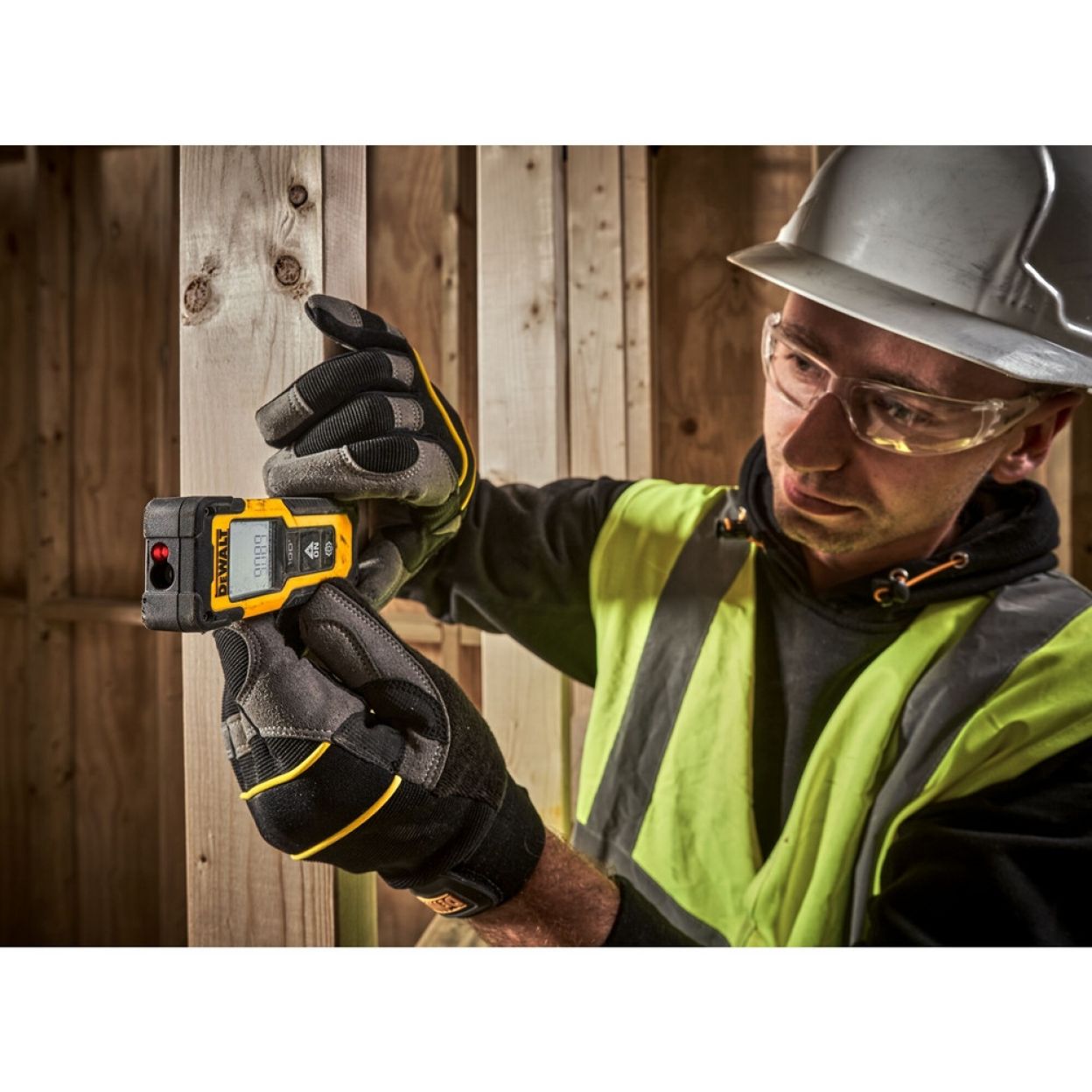 Лазерный дальномер DEWALT DWHT77100, 30 м, на батарейках