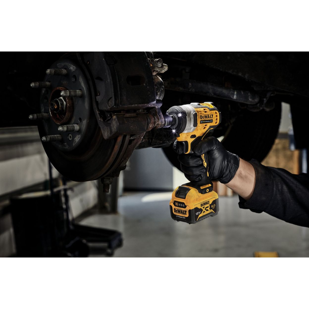 Аккумуляторный гайковерт DEWALT DCF903P2, 12 В, 340 Нм, 3250 уд/мин, с 2 АКБ 5 Ач и ЗУ, в кейсе TSTAK