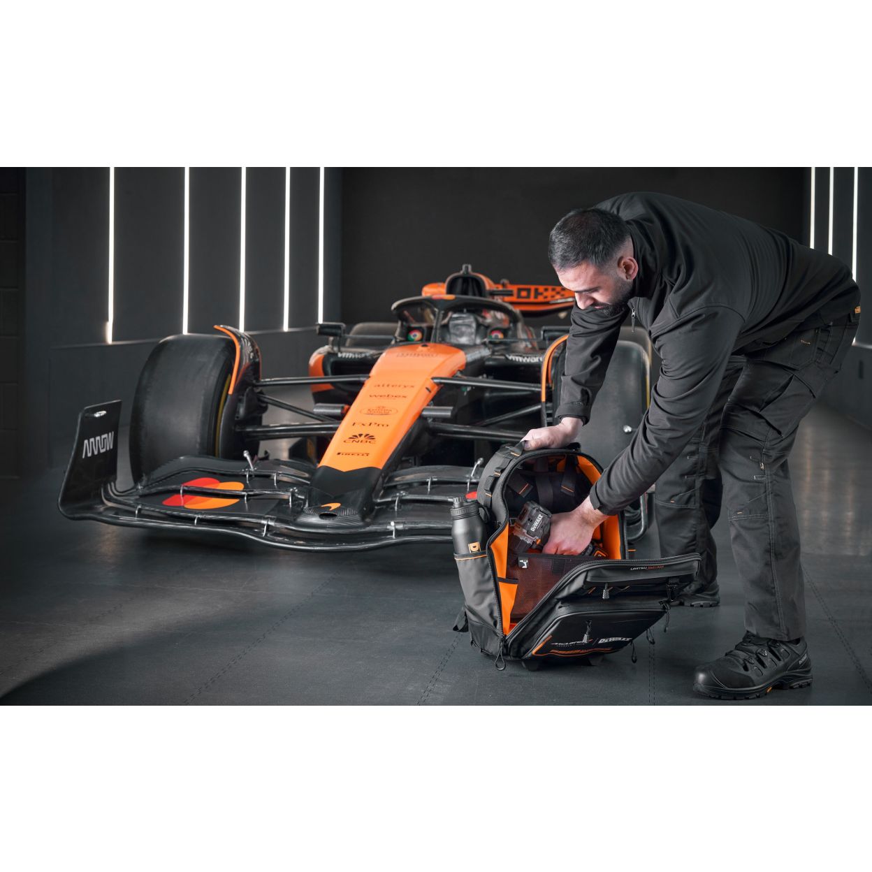 Рюкзак DEWALT McLaren Limited Edition DWST60101-9, на колесах, 28.7 л