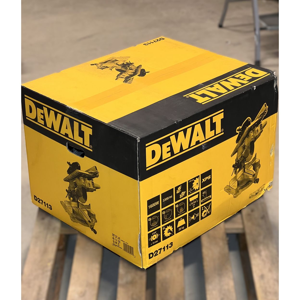 Комбинированная торцовочная пила DEWALT D27113, 1600 Вт, 305 мм, 3300 об/мин, (УЦЕНЕННЫЙ ТОВАР) (D27113-QS/U2)