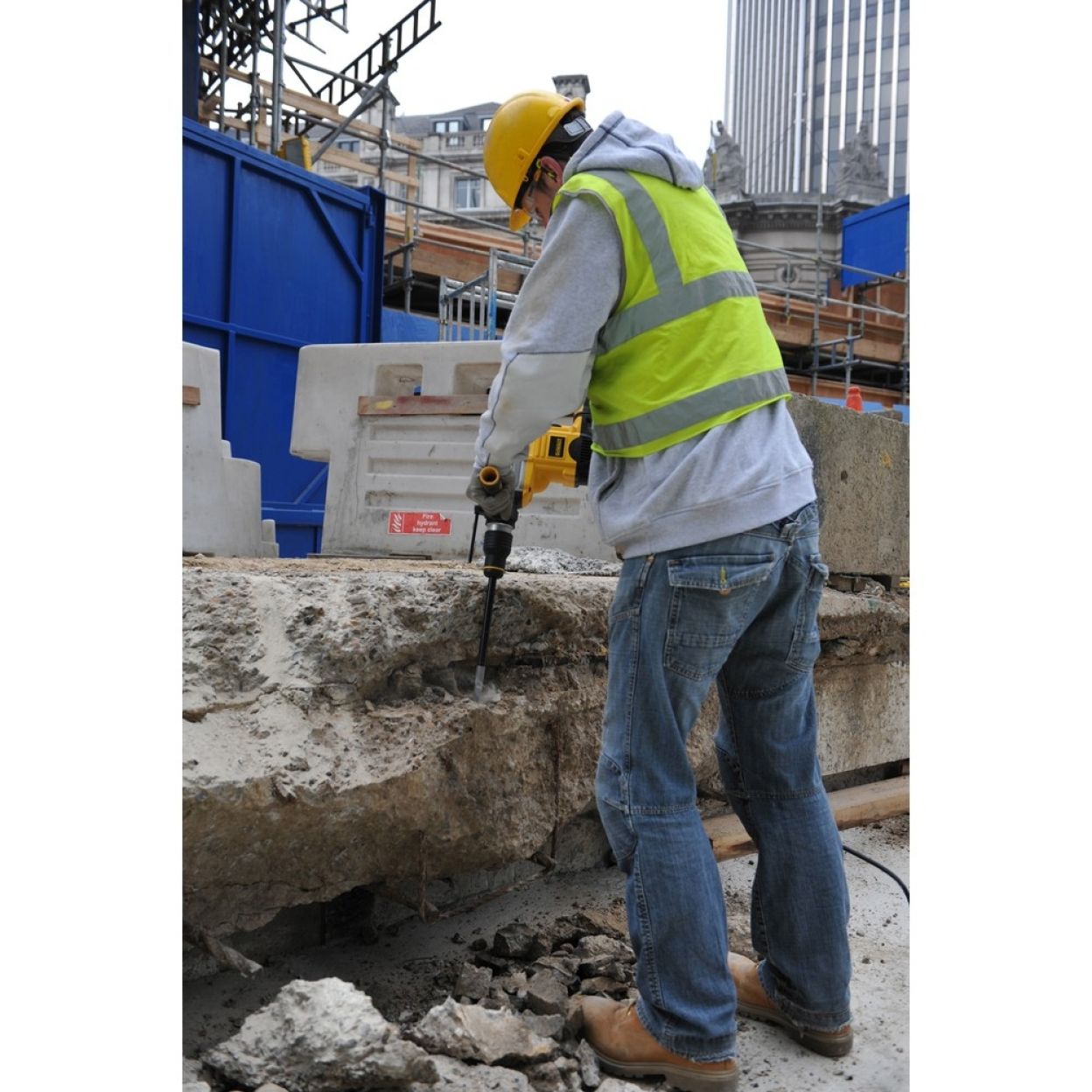 Перфоратор DEWALT D25601K, SDS-max, 1250 Вт