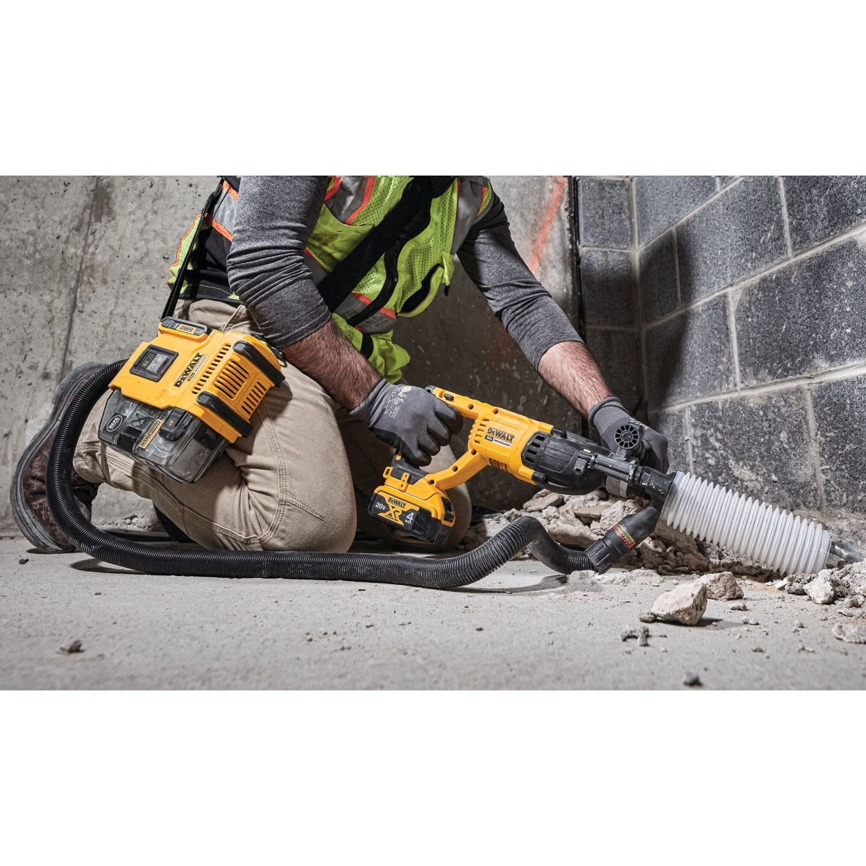 Аккумуляторный строительный пылесос DEWALT DWH161P1, 18 В, 0.21 л, с АКБ 5 Ач и ЗУ (DWH161P1N-XJ)