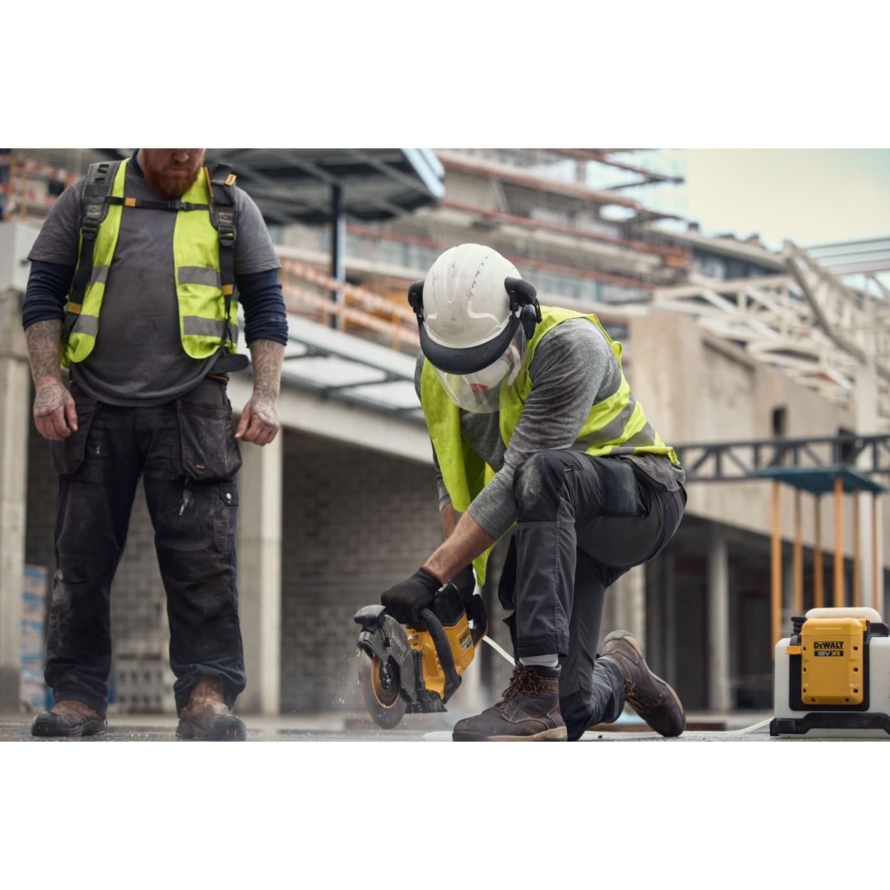 Аккумуляторная отрезная машина DEWALT DCS691N, 54 В, 230 мм, 6600 об/мин, без АКБ и ЗУ (DCS691N-XJ)