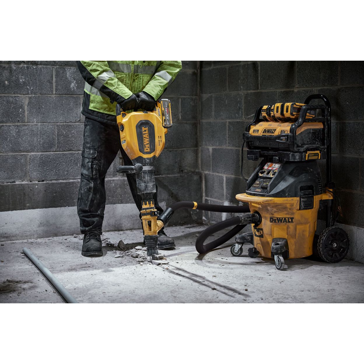 Строительный пылесос DEWALT DWV905M, 1400 Вт, 38 л (DWV905M-QS)