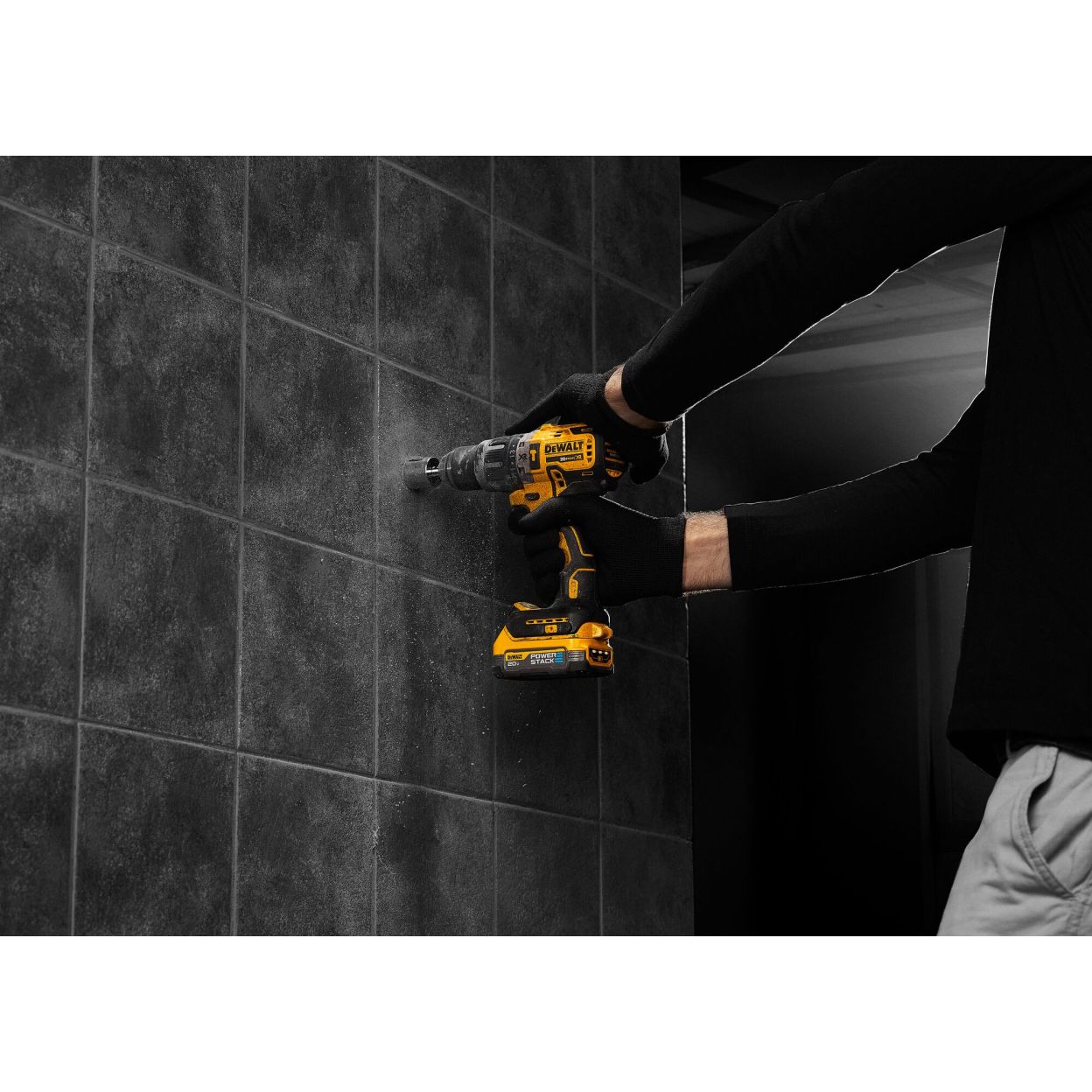 Ударная дрель-шуруповерт DEWALT DCK796D2T, 18 В, 2000 об/мин, 34000 уд/мин, с 2 АКБ 2 Ач, ЗУ и набором оснастки, в кейсе TSTAK