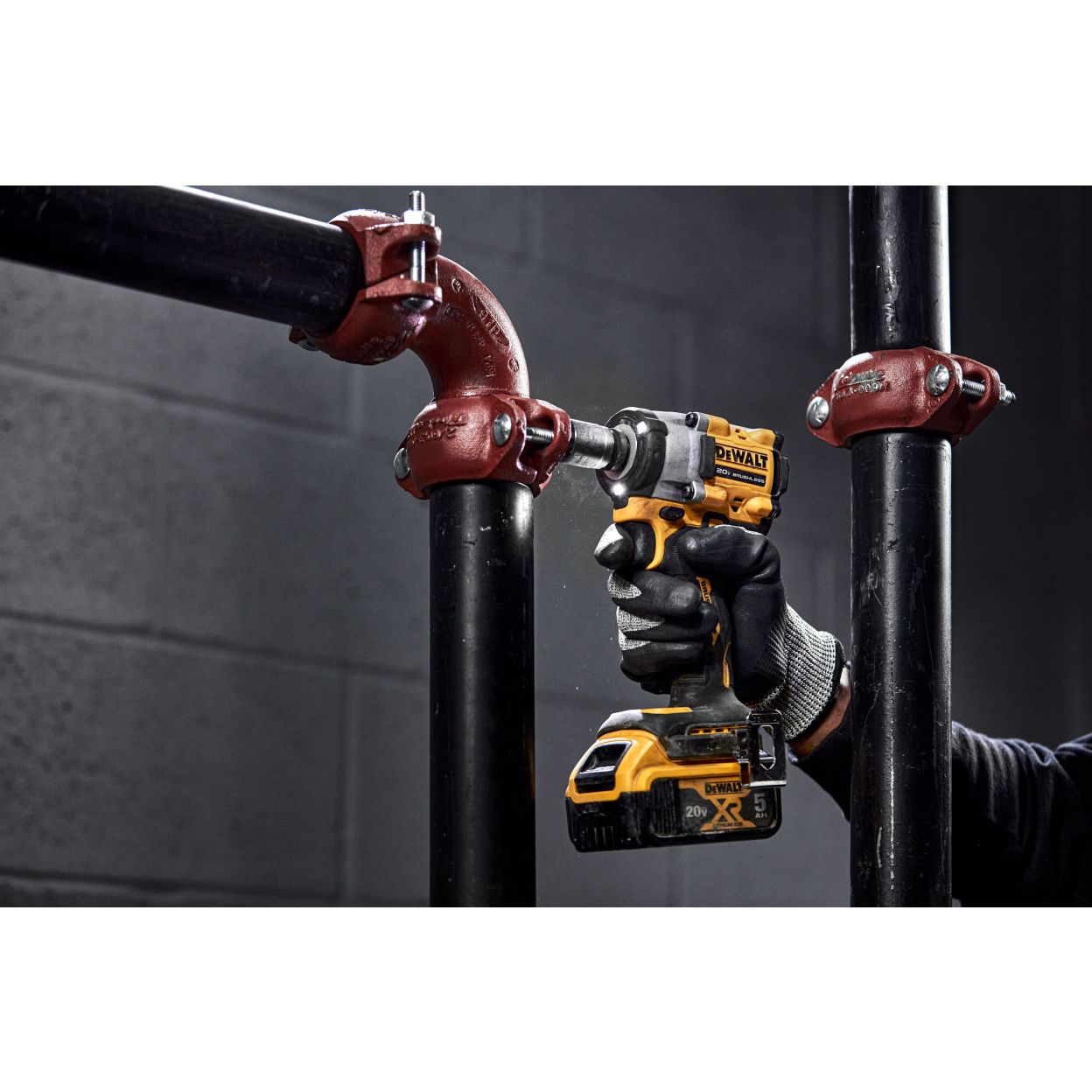 Аккумуляторный гайковерт DEWALT DCF921NT, 18 В, 610 Нм, 3550 уд/мин, без АКБ и ЗУ, в кейсе TSTAK (DCF921NT-XJ)