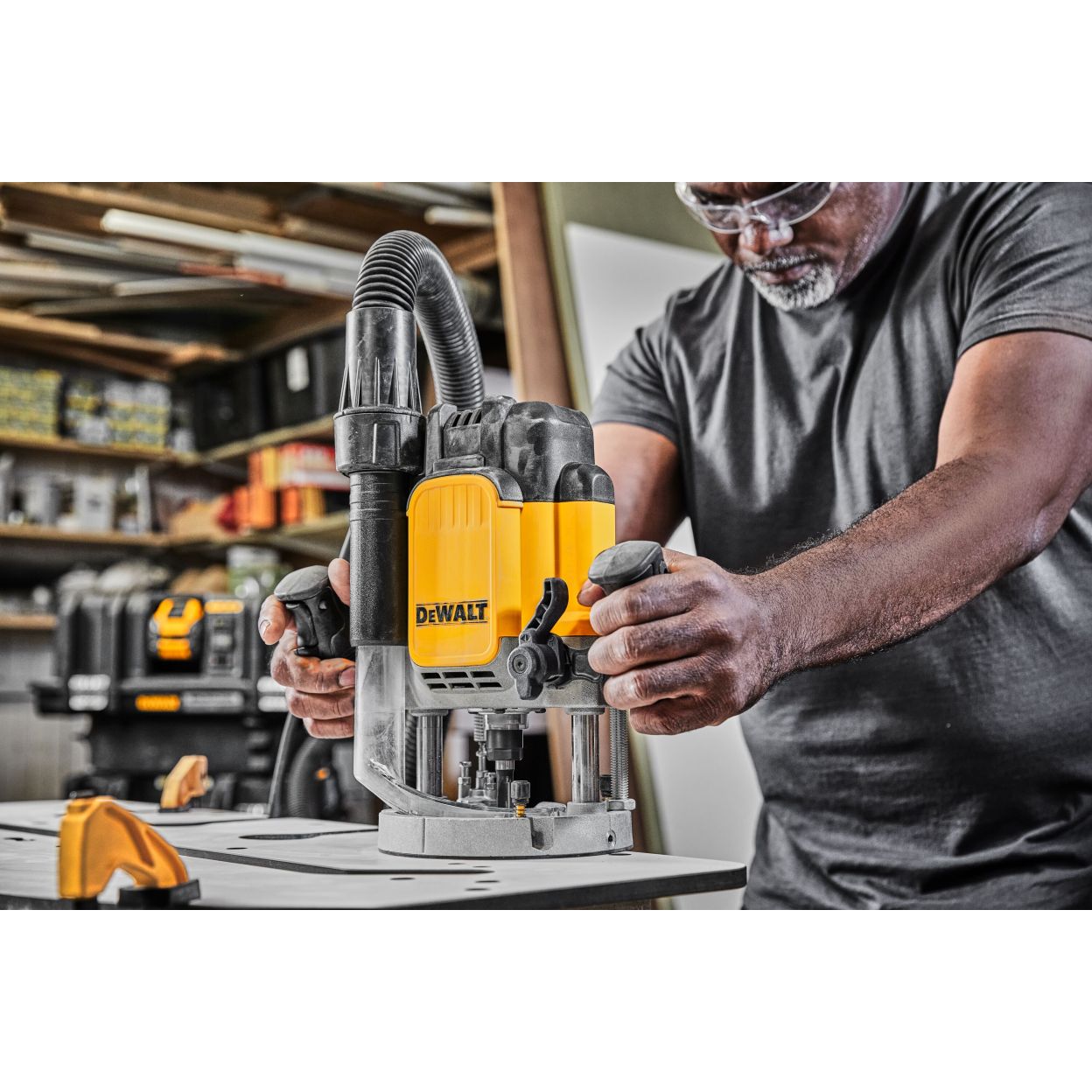 Вертикальный фрезер DEWALT DWE625, 2300 Вт, 22000 об/мин, 80 мм (DWE625-QS)