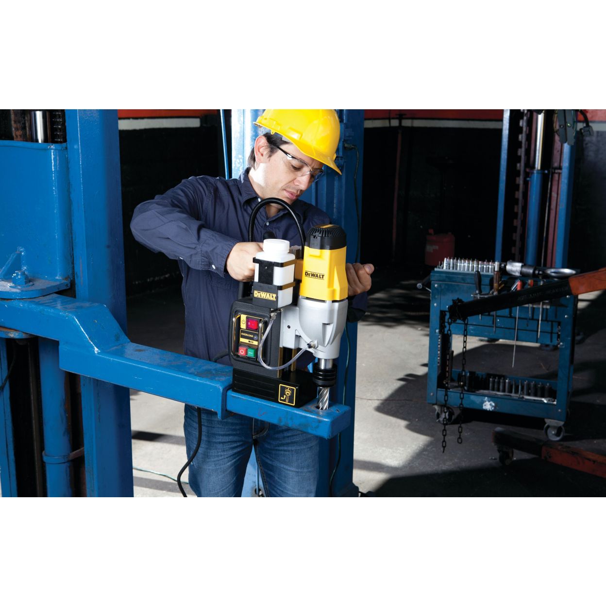 Сверлильный станок на магнитной подошве DEWALT DWE1622K, 1200 Вт, 450 об/мин, в кейсе (DWE1622K-QS)