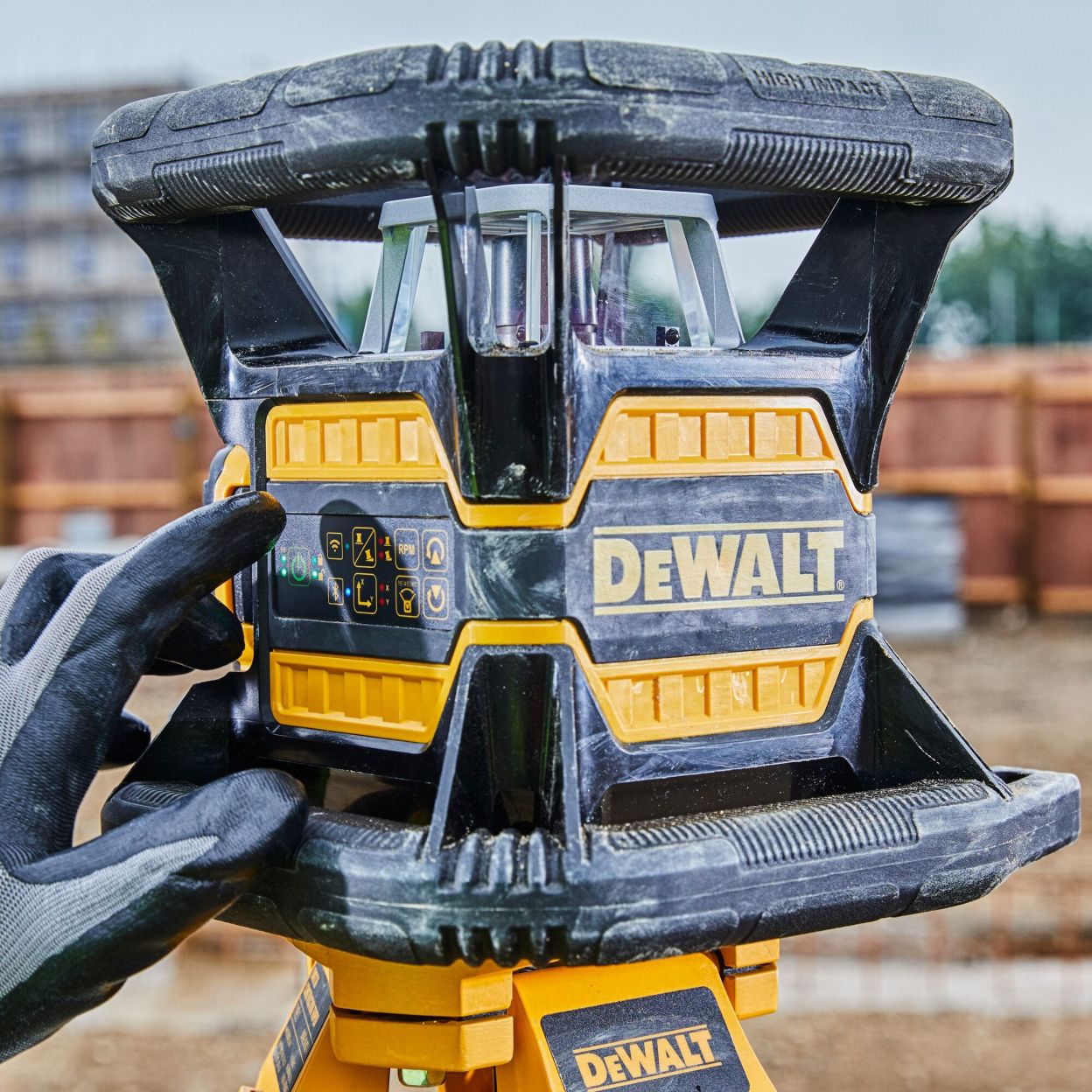 Аккумуляторный лазерный нивелир DEWALT DCE080D1GS, 18 В, зеленый луч, 80 м, с АКБ 2 Ач и ЗУ, в кейсе TSTAK (DCE080D1GS-QW)