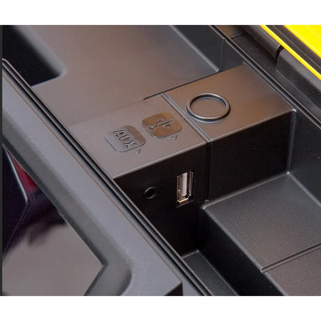 Аккумуляторное зарядное устройство-радиоприемник DEWALT TOUGHSYSTEM, для АКБ 12/18 В, без АКБ и ЗУ, DWST1-75659