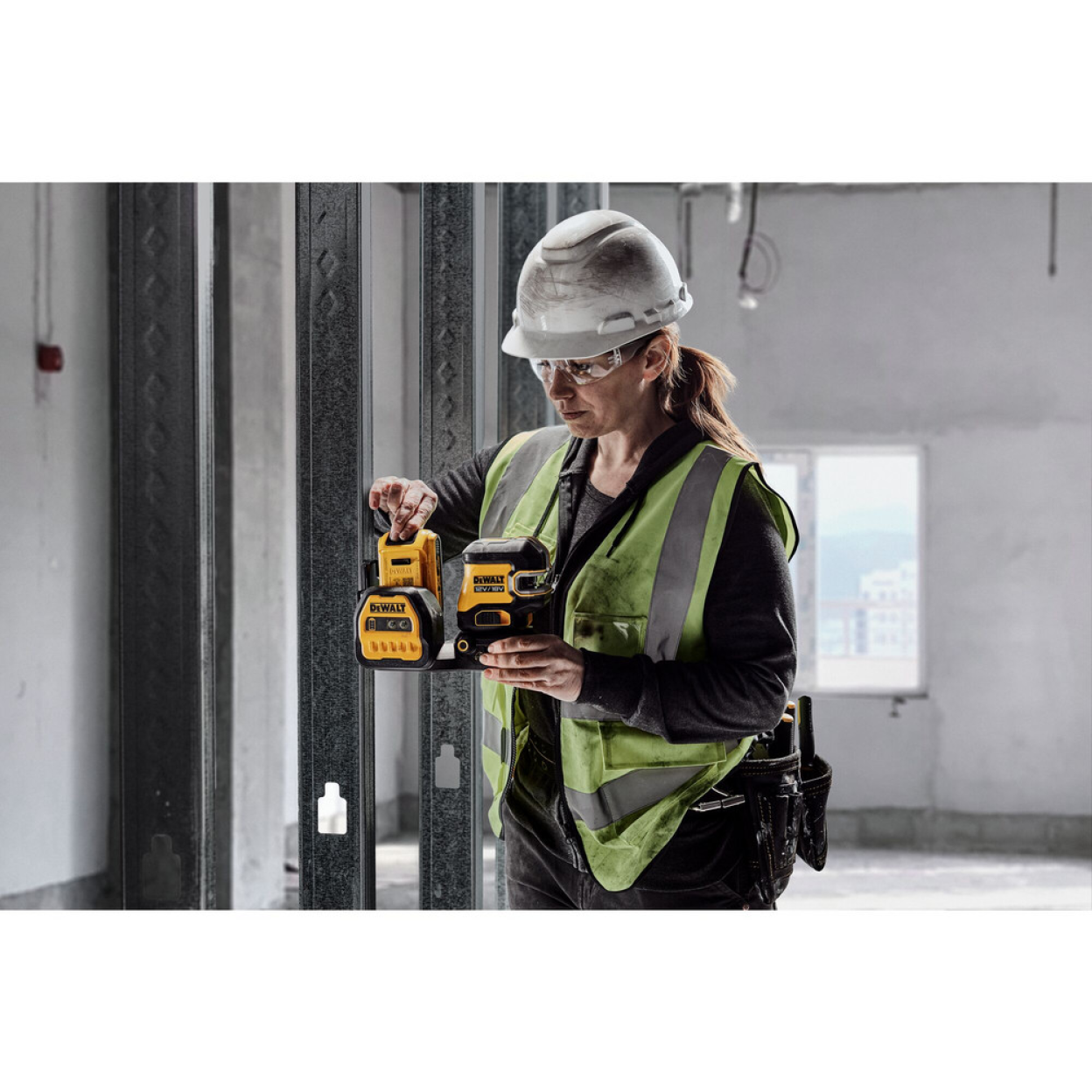 Лазерный построитель плоскостей, зеленый DEWALT DCE825D1G18-QW 12В/18В