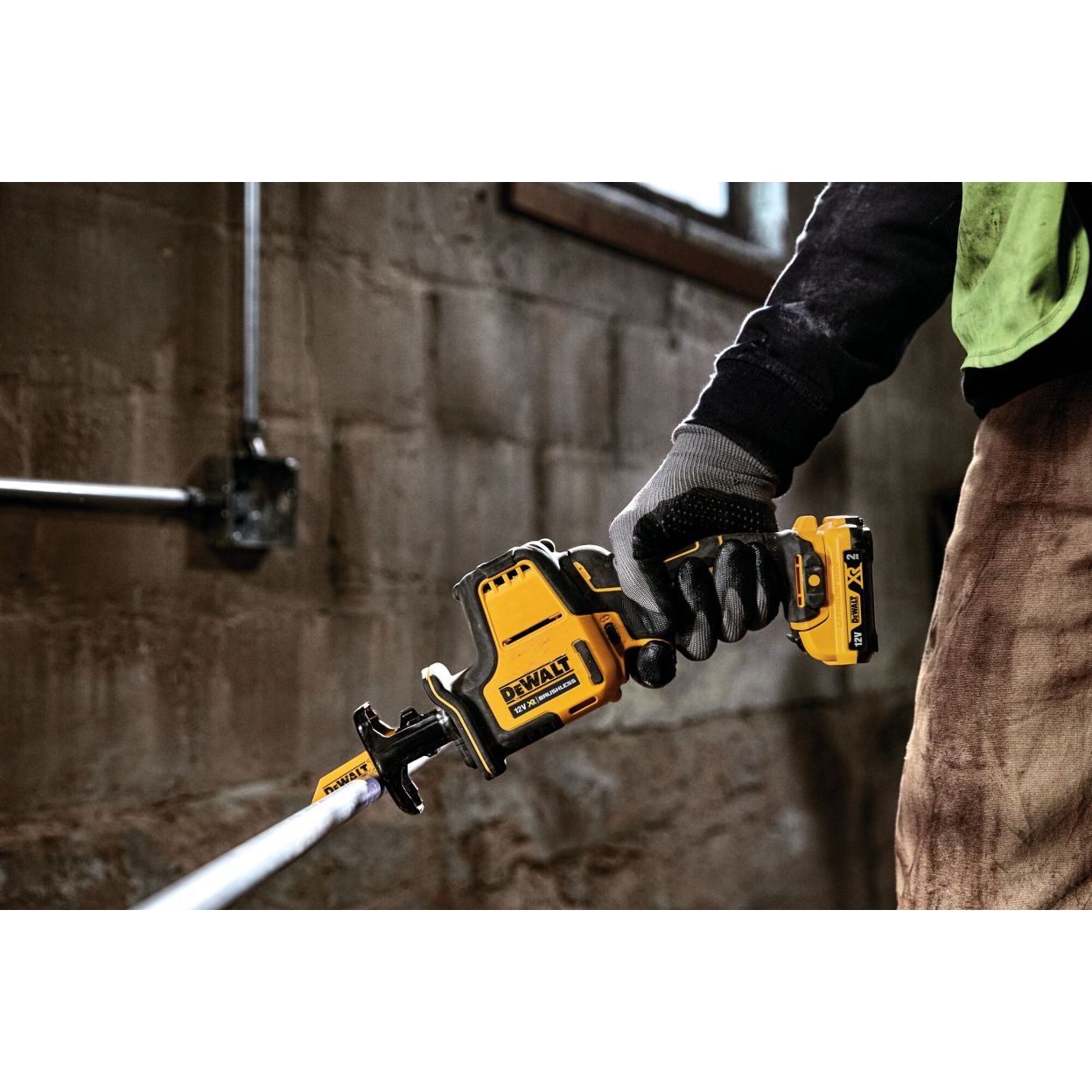 Аккумуляторная сабельная пила DEWALT DCS312N, 12 В, 2800 ход/мин, 16 мм, без АКБ и ЗУ (DCS312N-XJ)