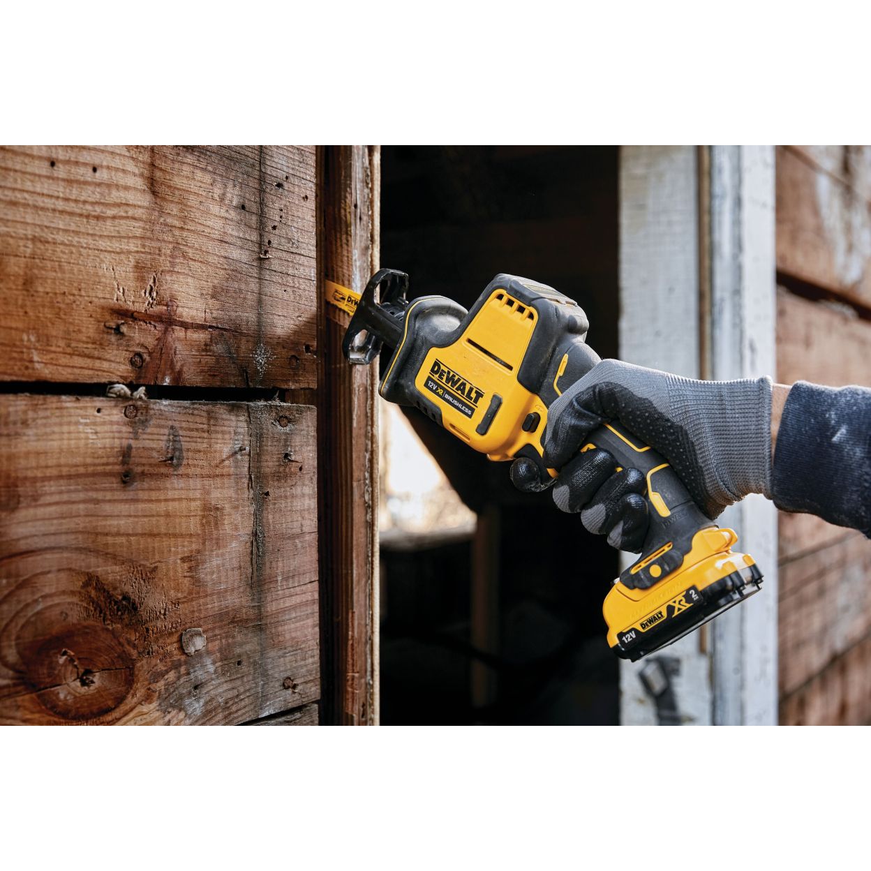 Аккумуляторная сабельная пила DEWALT DCS312N, 12 В, 2800 ход/мин, 16 мм, без АКБ и ЗУ (DCS312N-XJ)