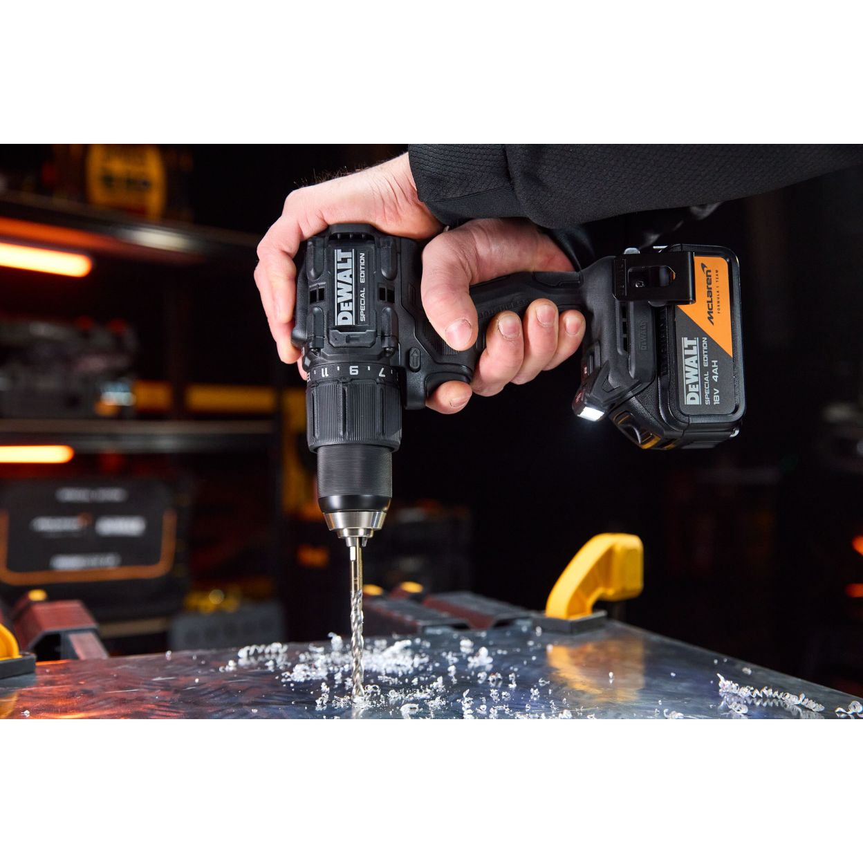 Ударная дрель-шуруповерт DEWALT McLaren Limited Edition DCD86MM2KT, 18 В, 2000 об/мин, с 2 АКБ 4 Ач и ЗУ, в кейсе TSTAK