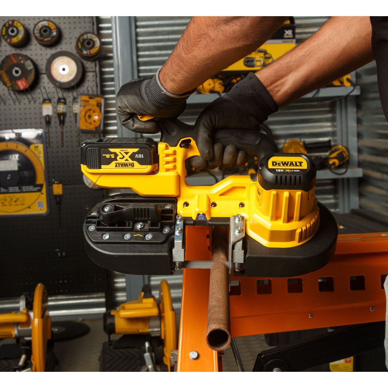 Аккумуляторная ручная ленточная пила по металлу DEWALT DCS371N, 18 В, XR, макс. 63 мм