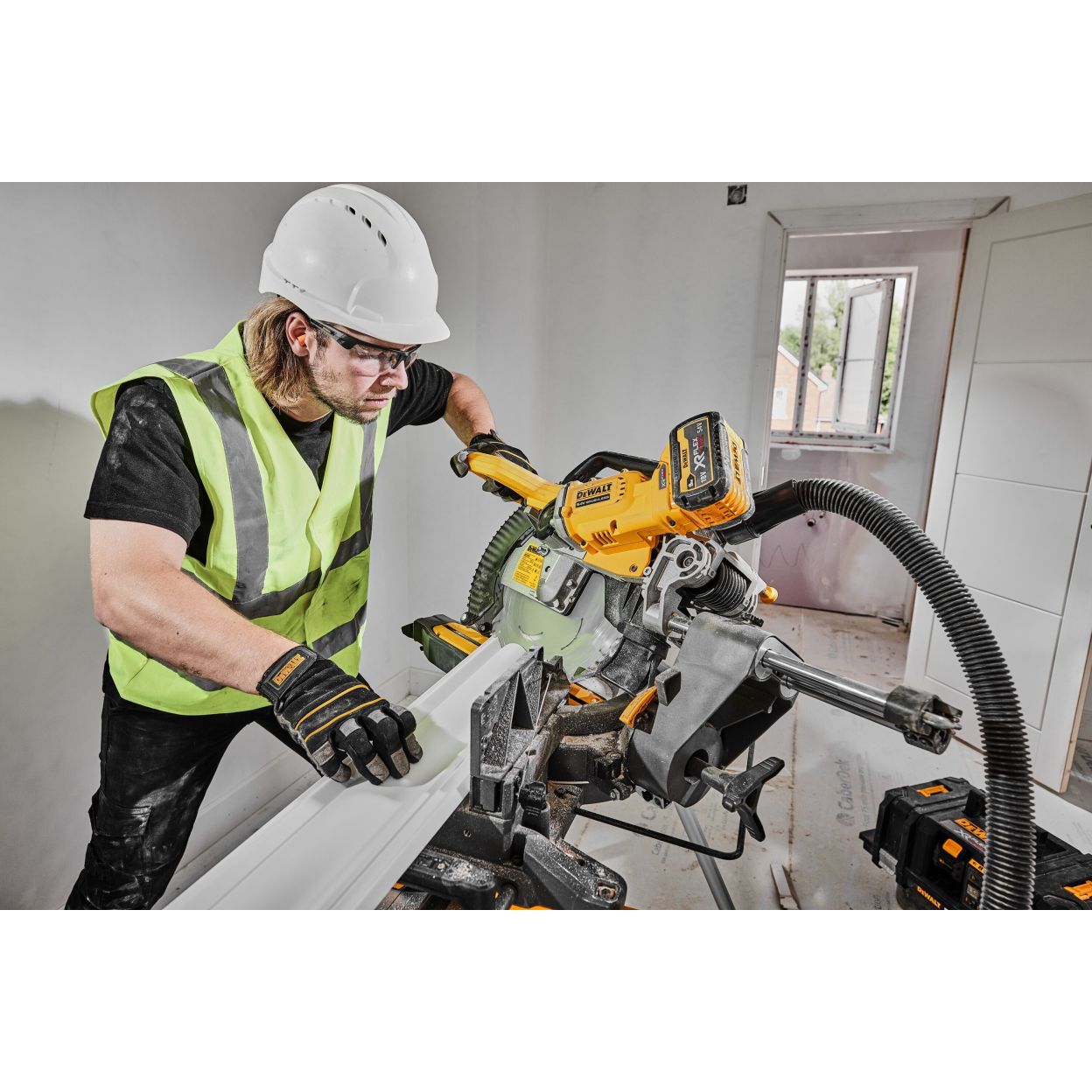 Аккумуляторная бесщеточная торцовочная пила DEWALT FLEXVOLT, 54 В, 305 мм, 3800 об/мин, без АКБ и ЗУ, DCS781N