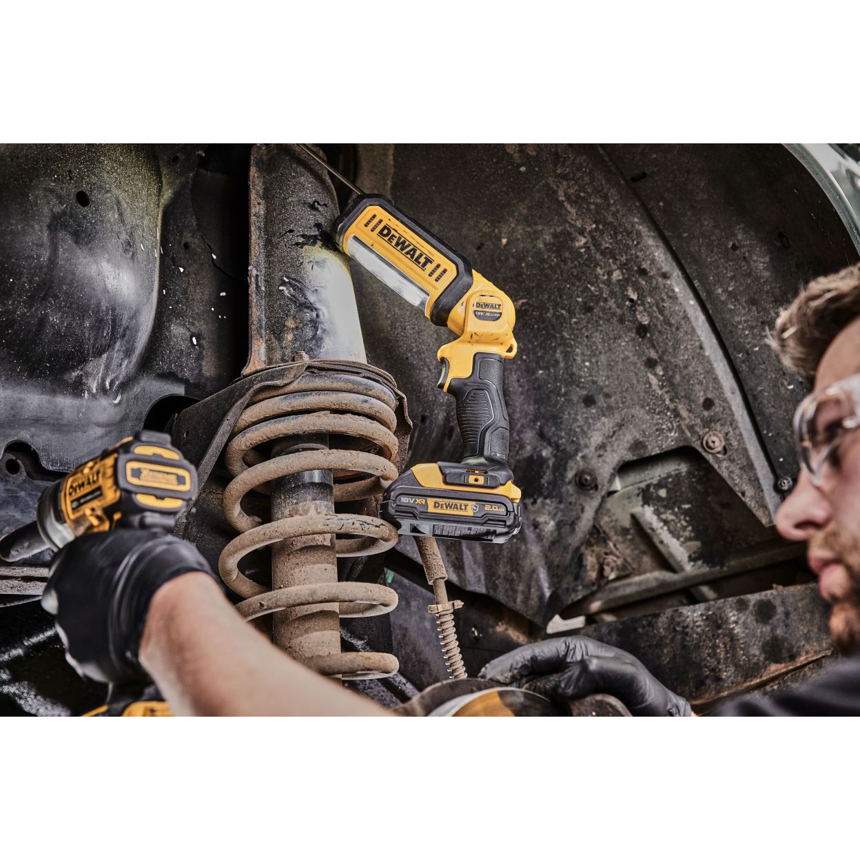 Аккумуляторный фонарь DEWALT DCL050, 18 В, 500 лм, без АКБ и ЗУ (DCL050-XJ)