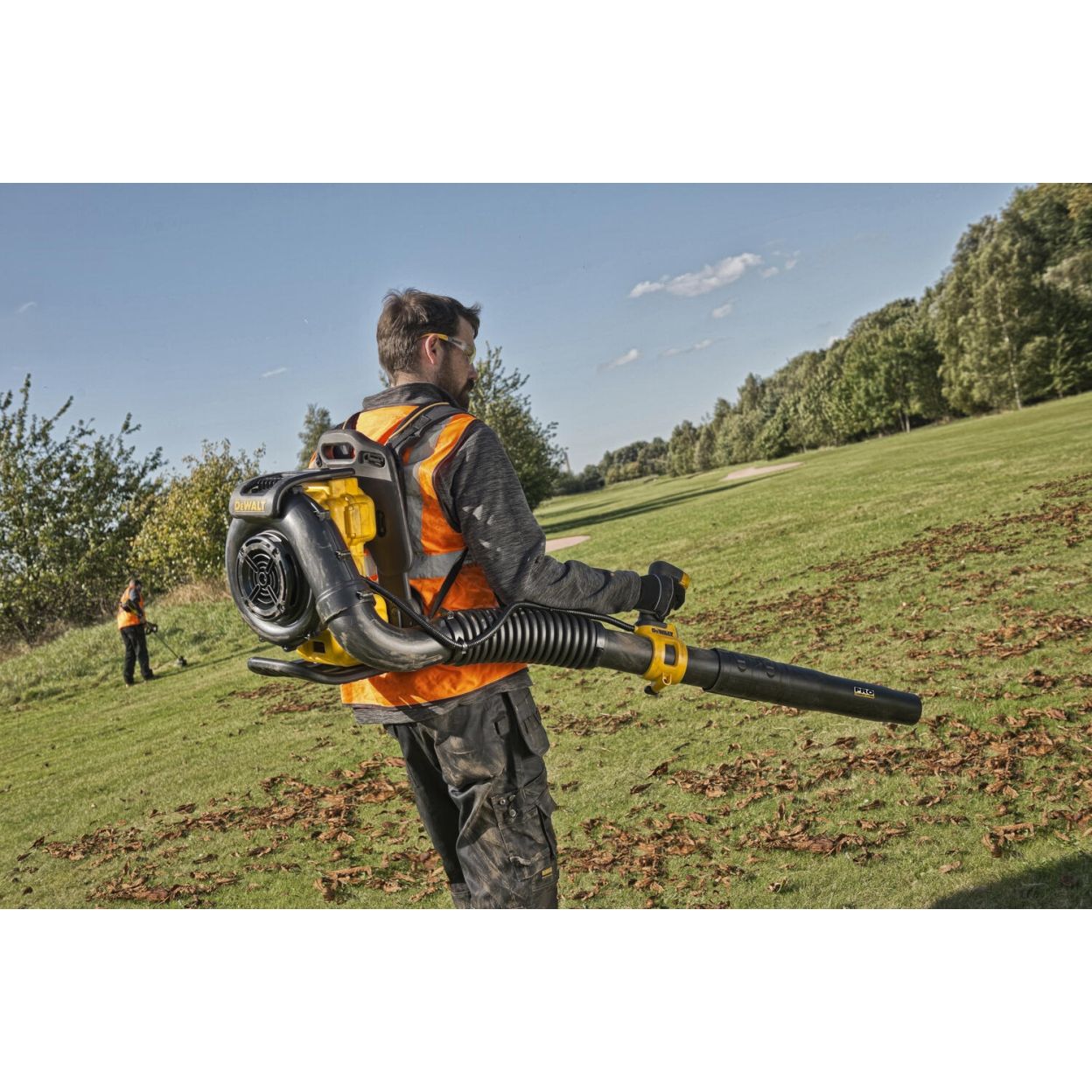 Аккумуляторный воздуходув DEWALT DCM587N, 54 В, 3 Ач. без АКБ и ЗУ